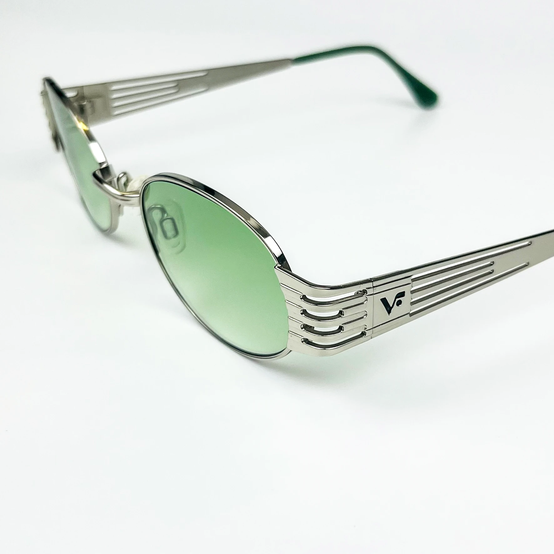 Vintage Güneş Gözlüğü – 90’lar Retro – Gümüş Metal Çerçeve, Yeşil Degrade Cam