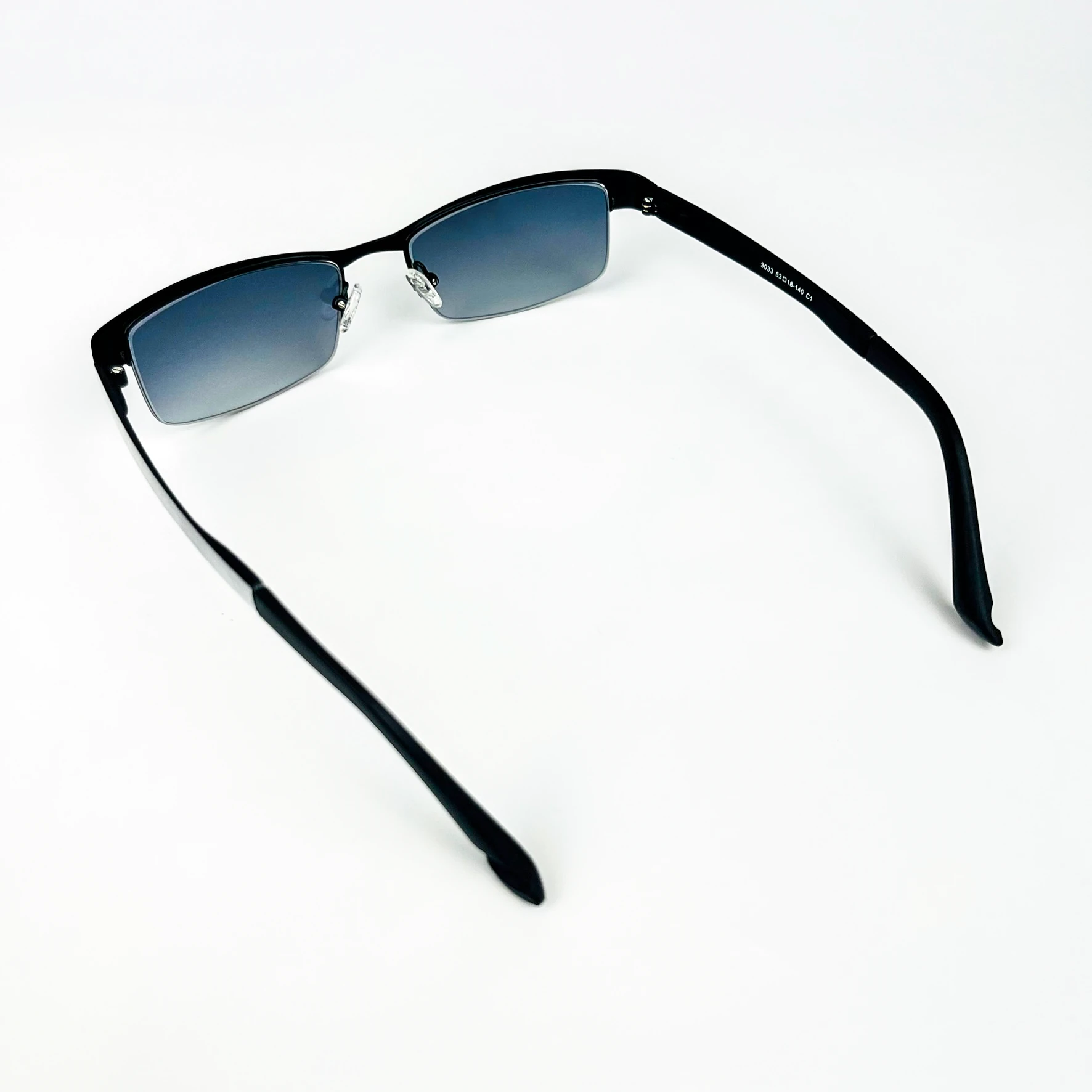 Vintage Güneş Gözlüğü – 2000’ler Retro – Metal Çerçeve, Siyah Degrade Cam