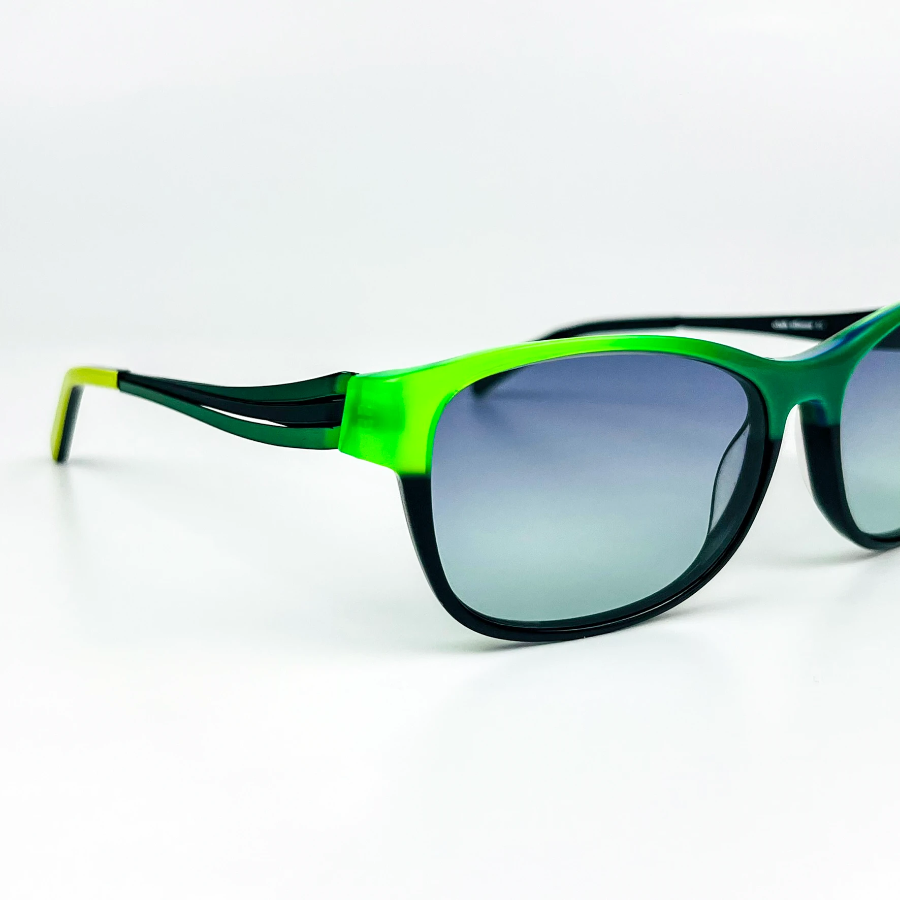 Vintage Güneş Gözlüğü – 2000’ler Retro – Yeşil Kemik Çerçeve, Mor-Mavi Degrade Cam