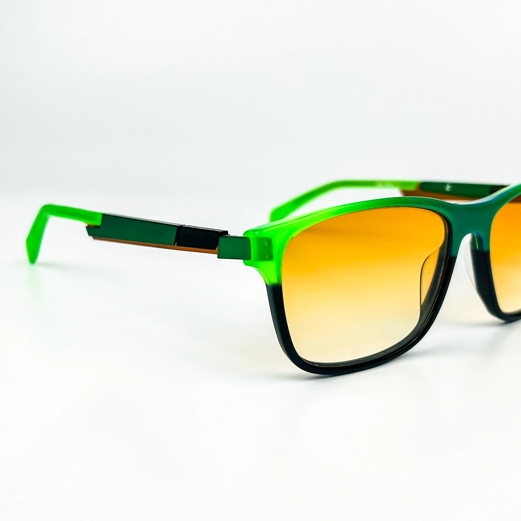 Vintage Güneş Gözlüğü – 2000’ler Retro – Yeşil Kemik Çerçeve, Turuncu Degrade Cam