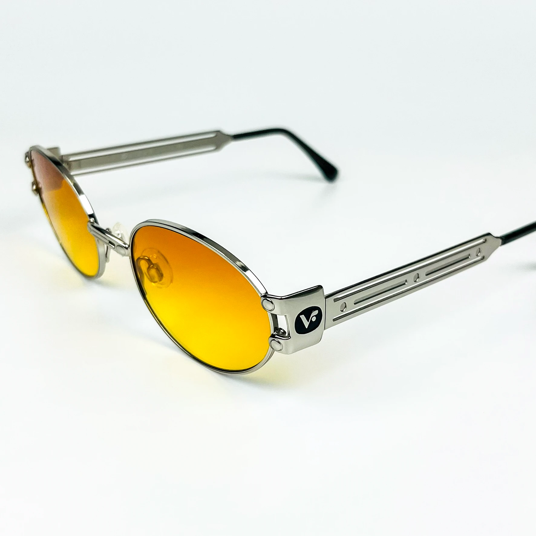 Vintage Güneş Gözlüğü – 90’lar Retro – Gümüş Metal Çerçeve, Turuncu Degrade Cam