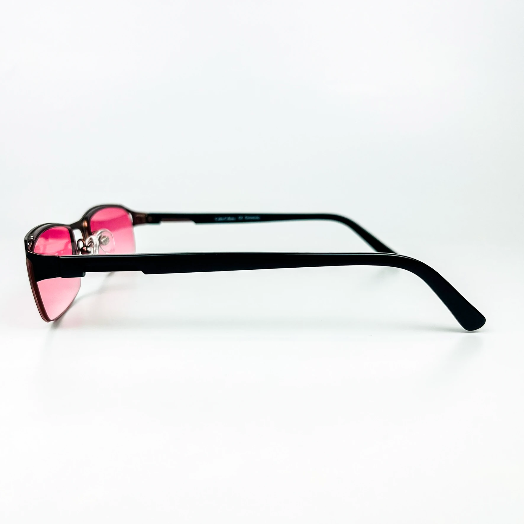 Vintage Güneş Gözlüğü – 2000’ler Retro – Siyah Metal Çerçeve, Pembe Degrade Cam