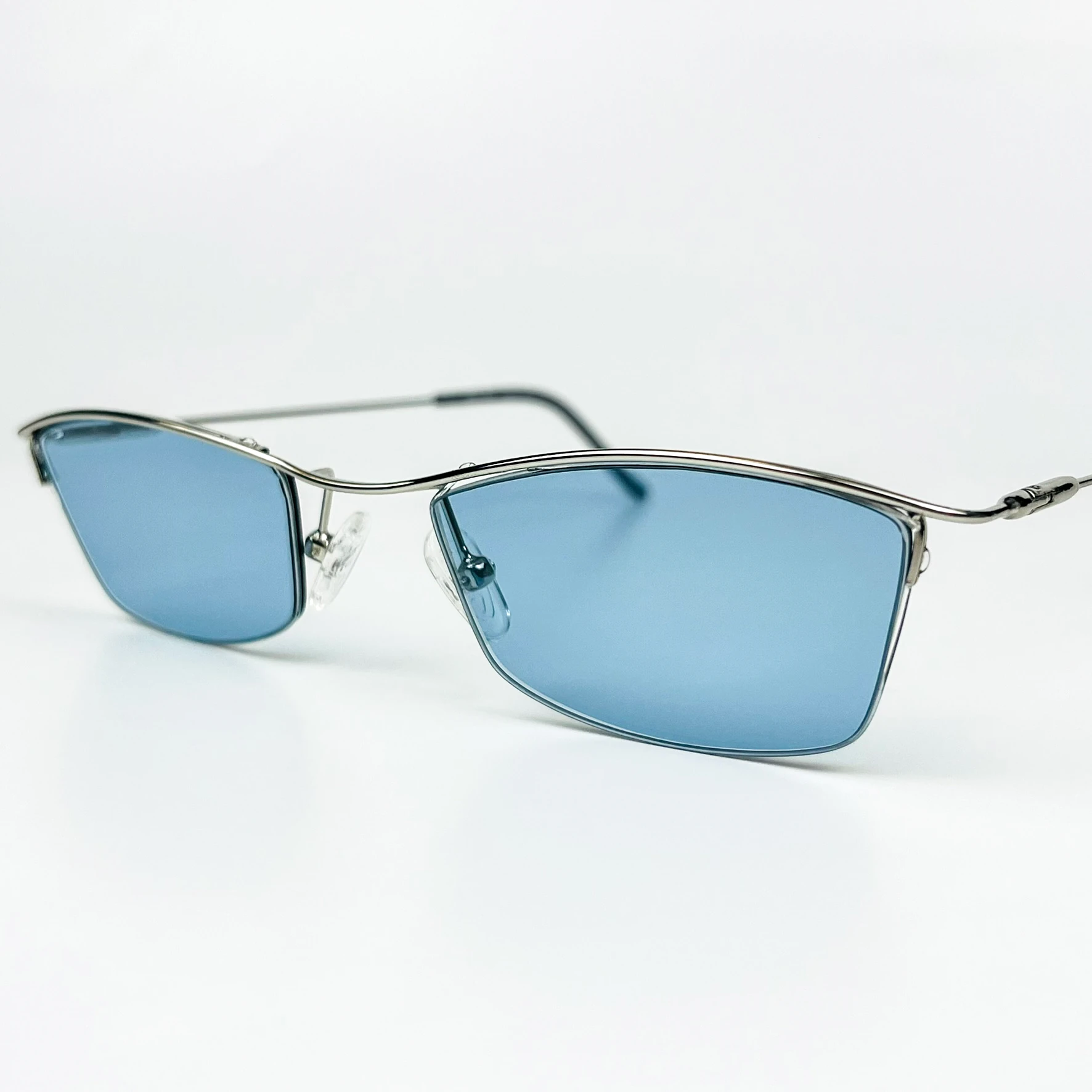 Vintage Güneş Gözlüğü – 90’lar Retro – Gümüş Metal Çerçeve, Mavi Cam