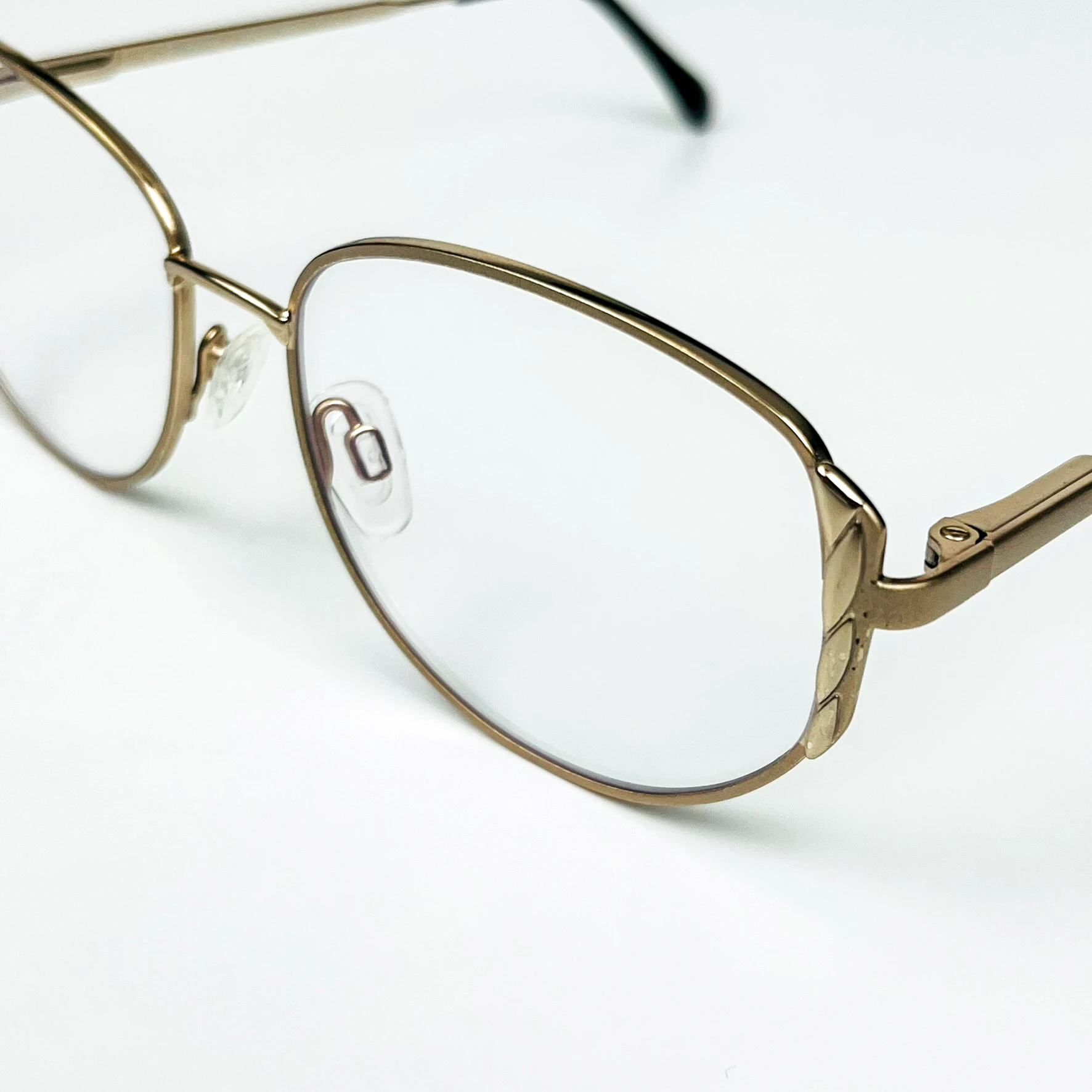 Mavi Işık Korumalı Vintage Gözlük – 80’ler Retro – Gold Metal Çerçeve, Şeffaf Cam
