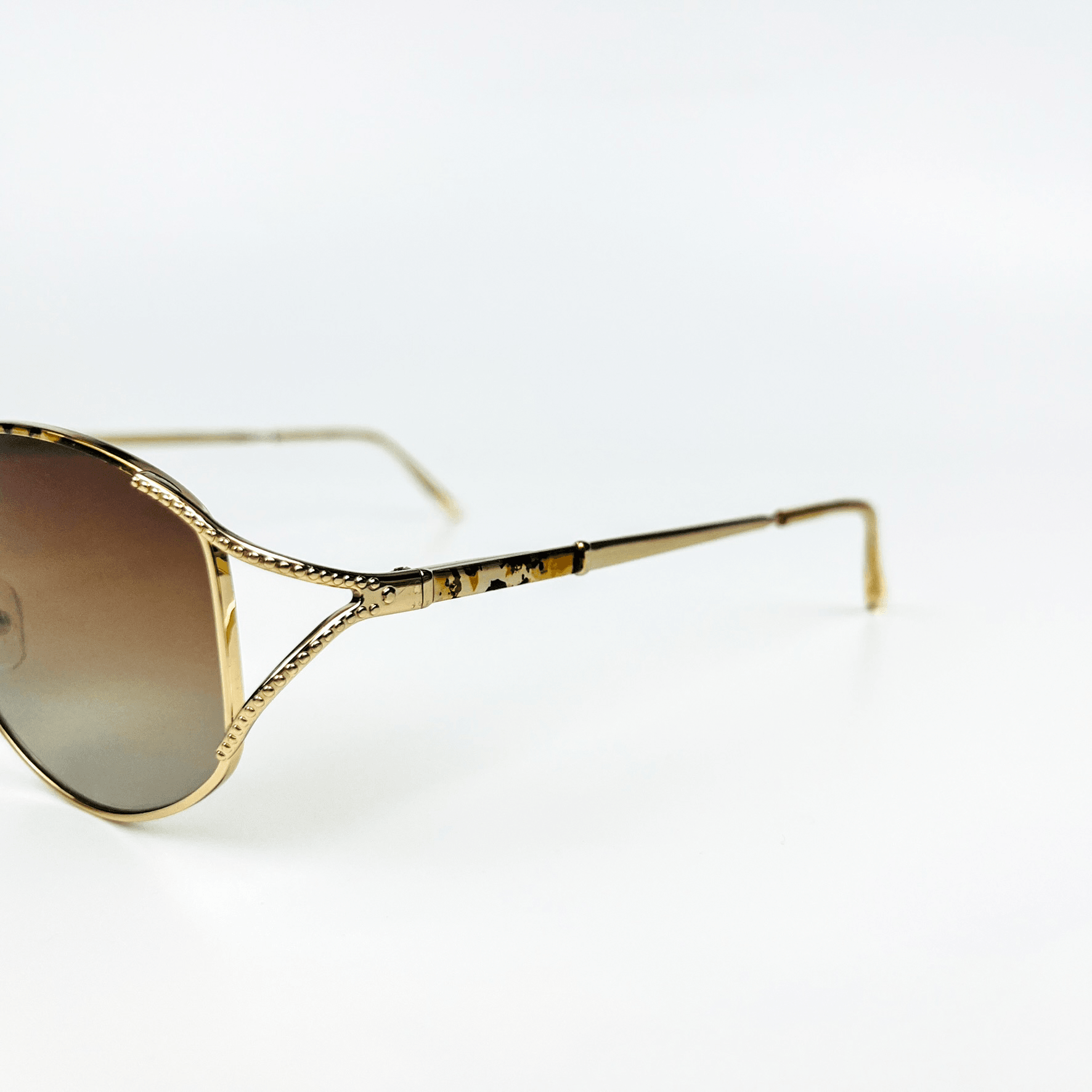 Vintage Güneş Gözlüğü – Kahverengi Degrade Camlı Retro Model – Desenli Saplı Gold Çerçeve OSV606