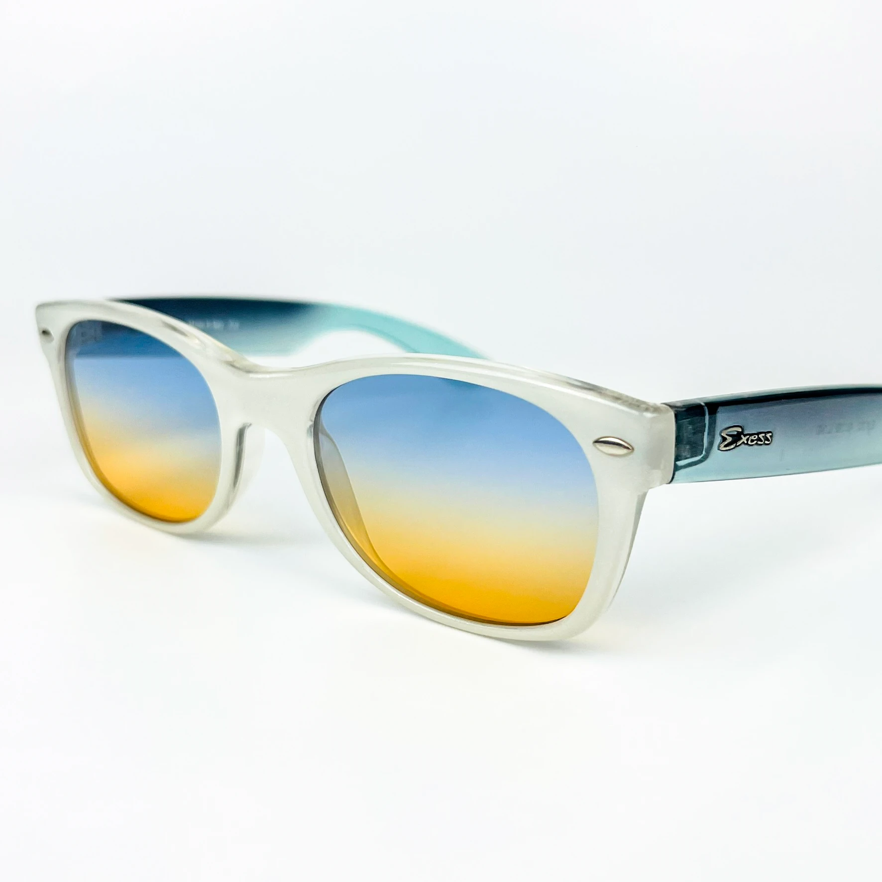 Vintage Güneş Gözlüğü – 2000'ler Retro – Kemik Çerçeve, Mavi-Turuncu Degrade Cam