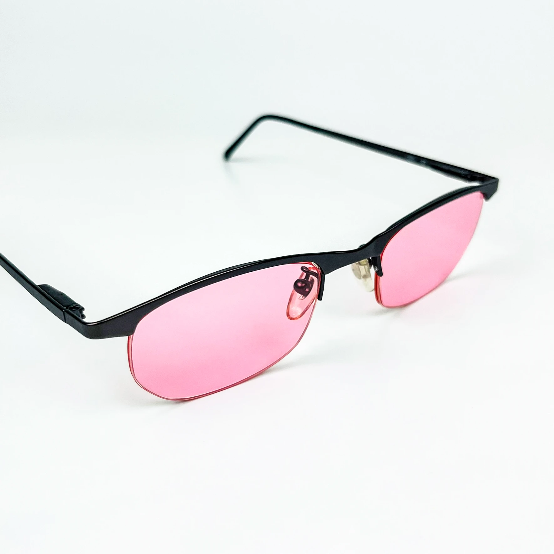 Vintage Güneş Gözlüğü – 90’lar Retro – Mor Metal Çerçeve, Pembe Cam