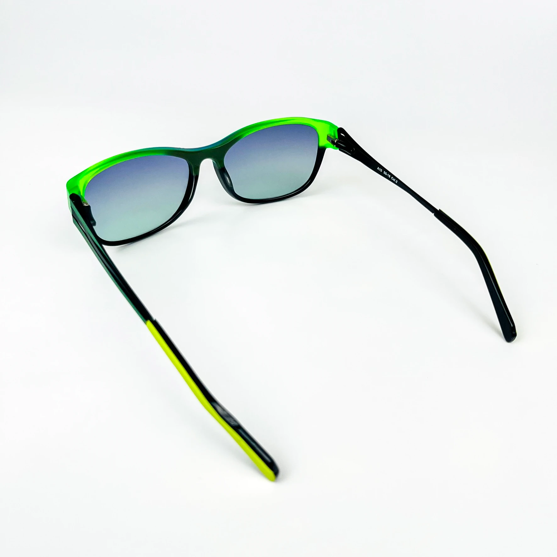 Vintage Güneş Gözlüğü – 2000’ler Retro – Yeşil Kemik Çerçeve, Mor-Mavi Degrade Cam