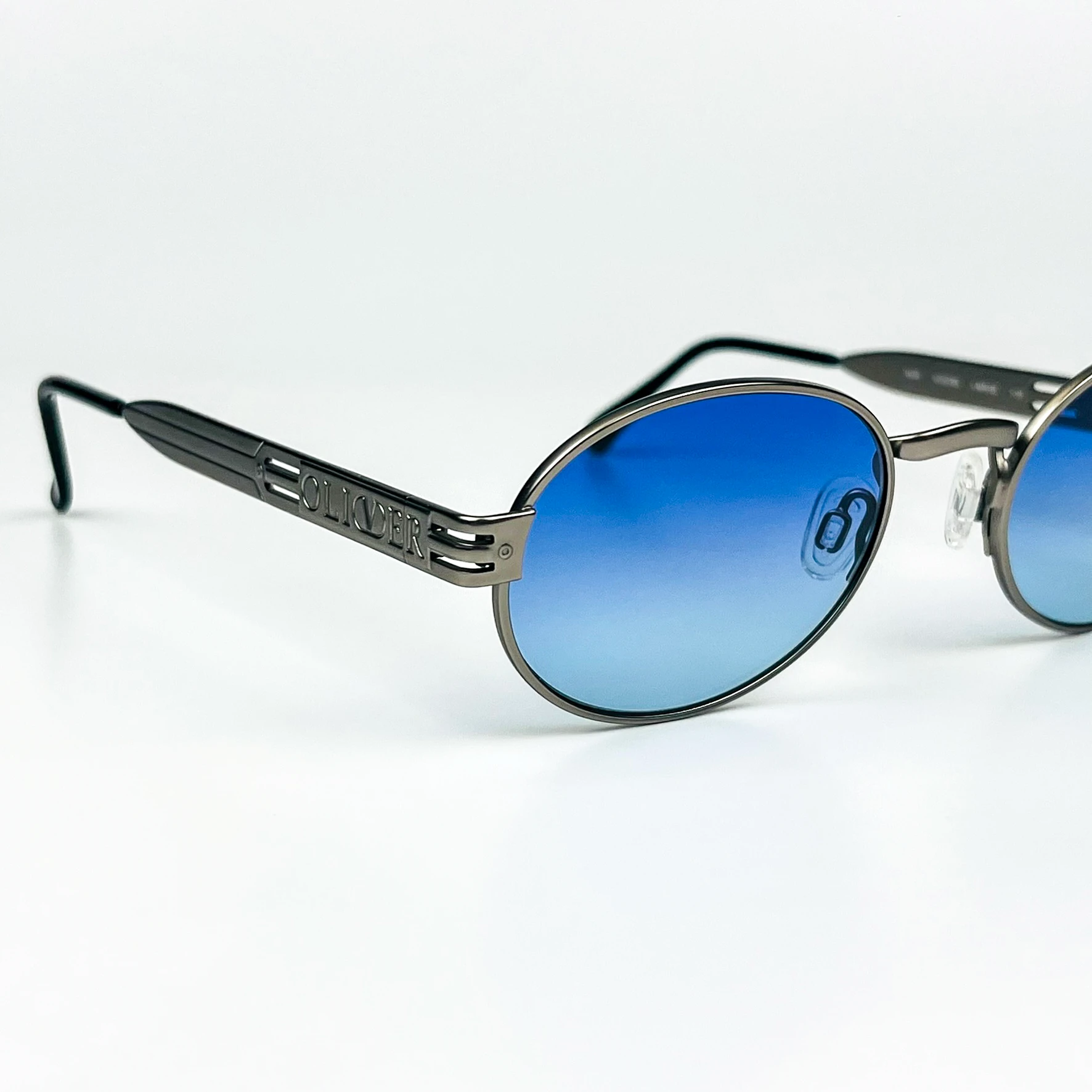 Vintage Güneş Gözlüğü – 90’lar Retro – Gümüş Metal Çerçeve, Mavi Degrade Cam