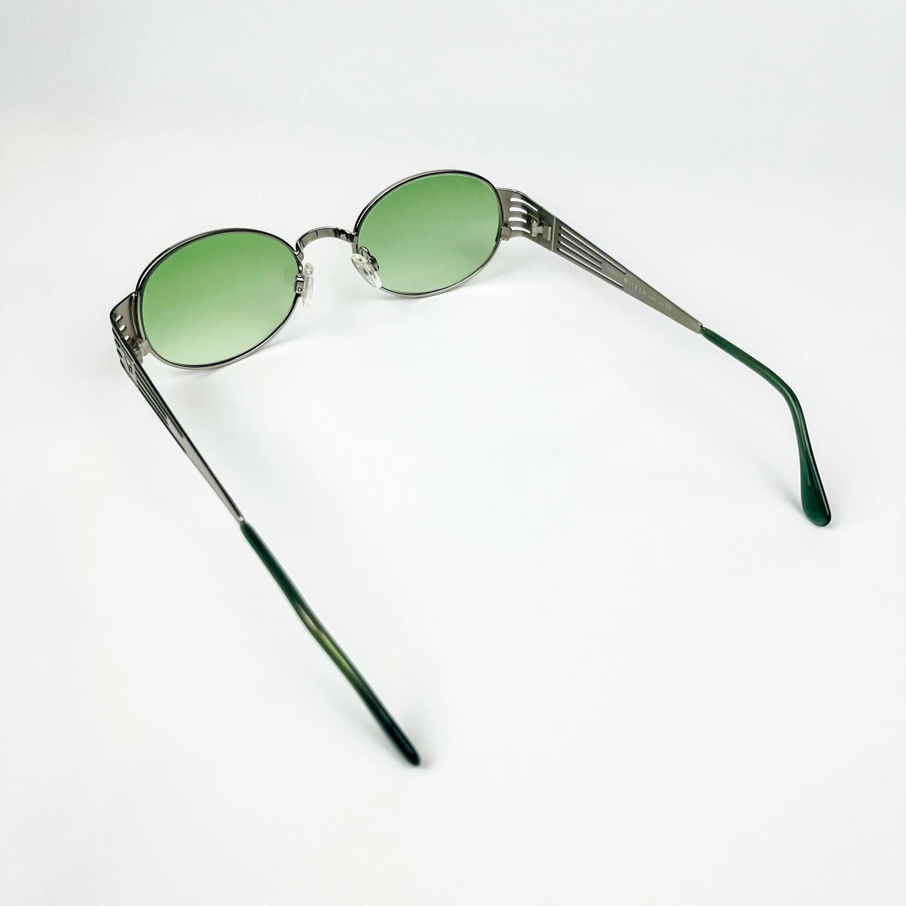 Vintage Güneş Gözlüğü – 90’lar Retro – Gümüş Metal Çerçeve, Yeşil Degrade Cam