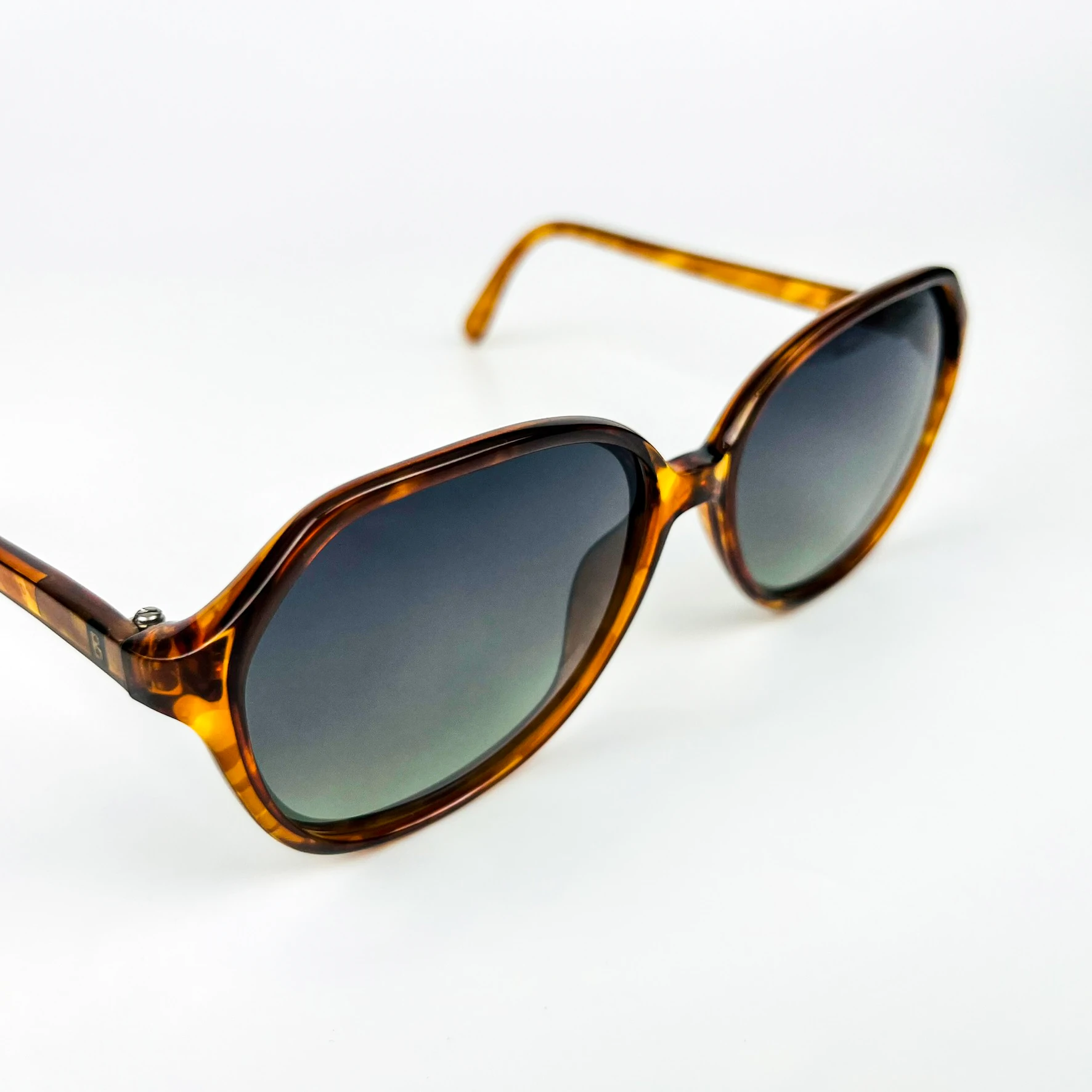 Vintage Güneş Gözlüğü – 80’ler Retro – Kahverengi Kemik Çerçeve, Füme Yeşil Polarize Cam 