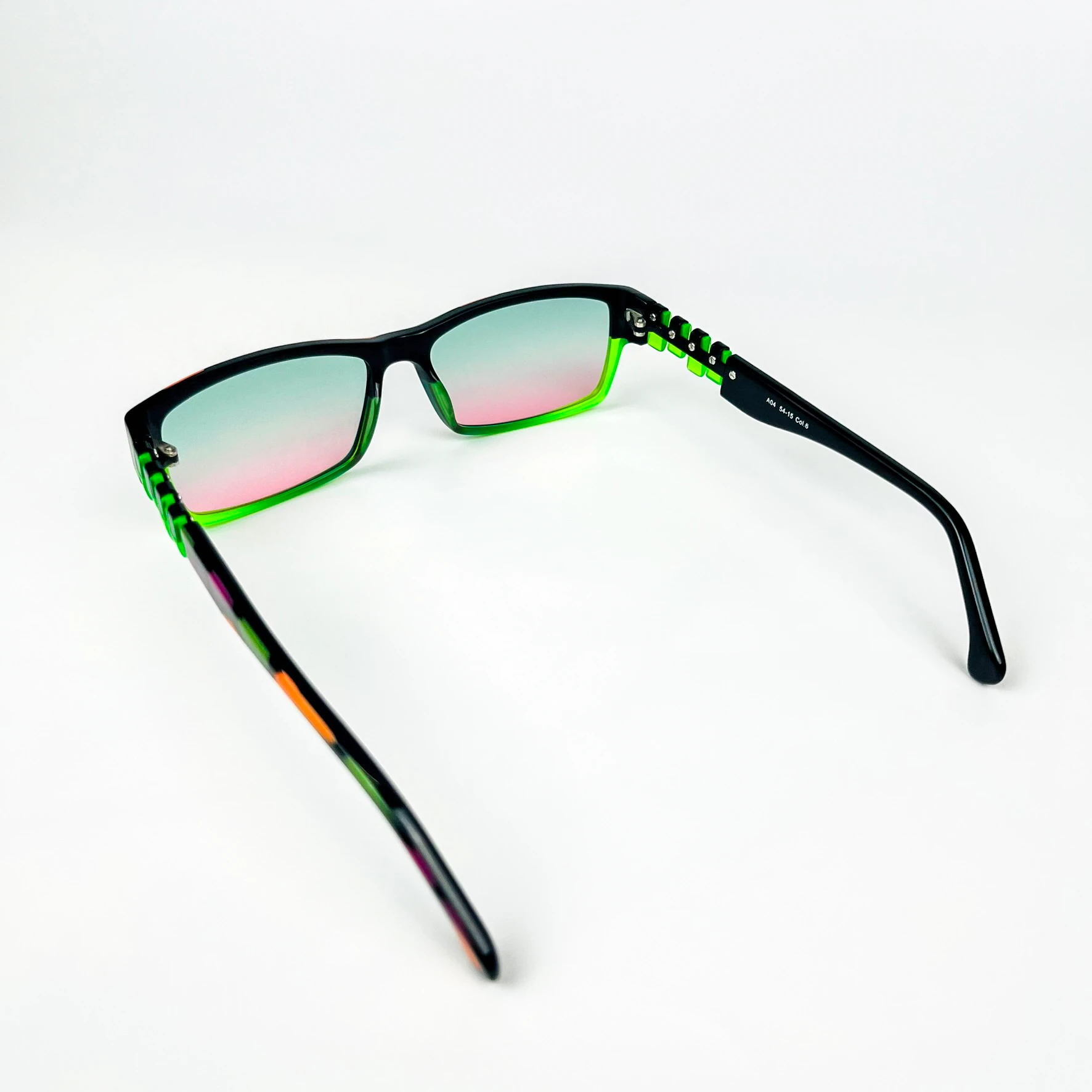 Vintage Güneş Gözlüğü – 2000’ler Retro – Desenli Kemik Çerçeve, Yeşil-Mor Degrade Cam