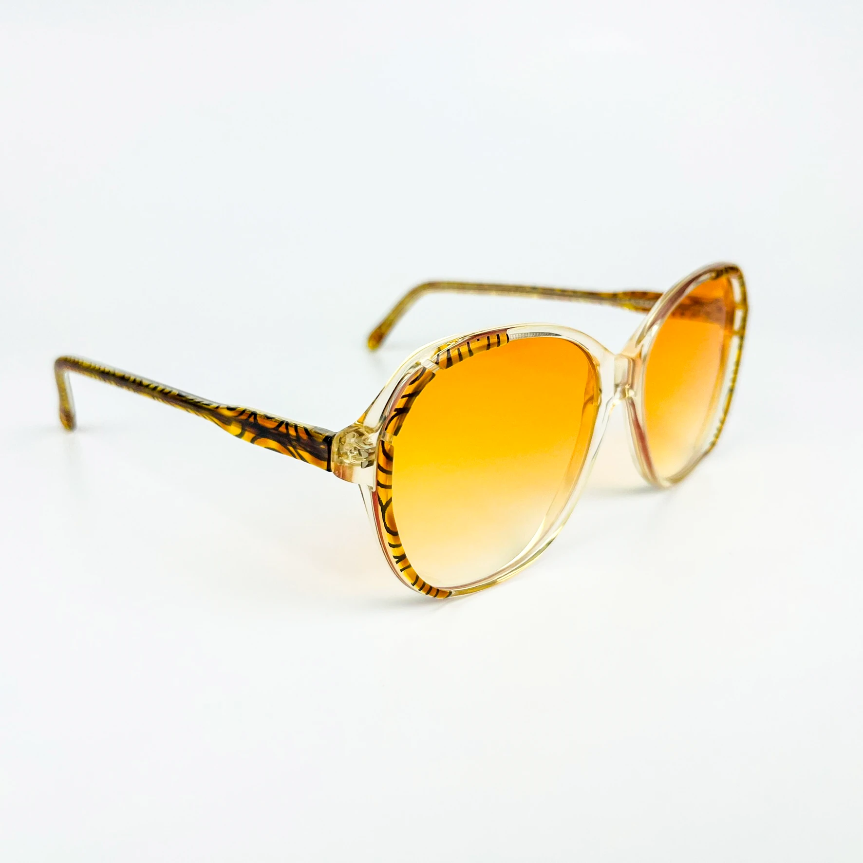Vintage Güneş Gözlüğü – 70’ler Retro Turuncu Desenli Kemik Çerçeve & Turuncu Degrade Camlı Gözlük OSV710