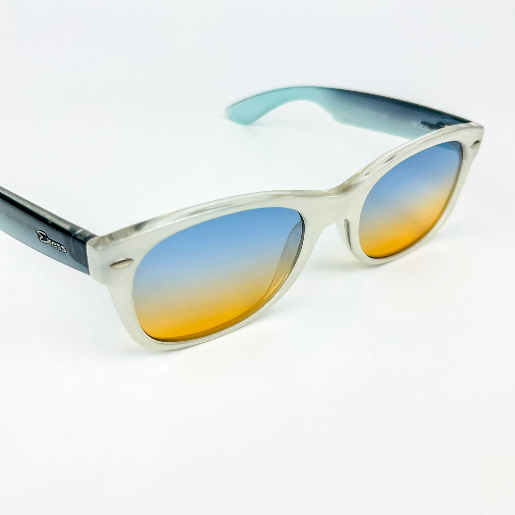 Vintage Güneş Gözlüğü – 2000'ler Retro – Kemik Çerçeve, Mavi-Turuncu Degrade Cam