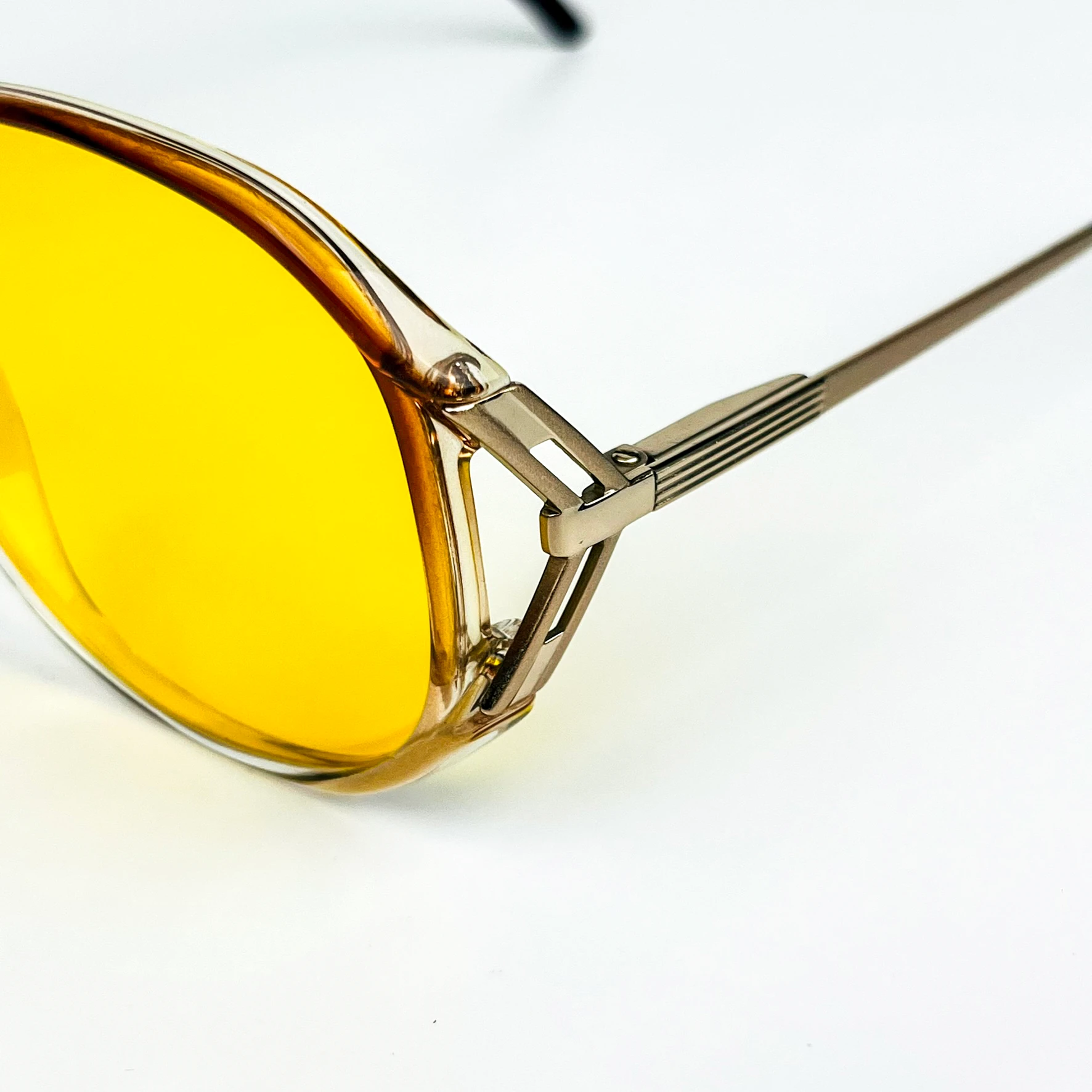 Vintage Güneş Gözlüğü – 70’ler Retro Şeffaf Kahverengi Kemik Çerçeve & Sarı Polarize Camlı Gözlük OSV713