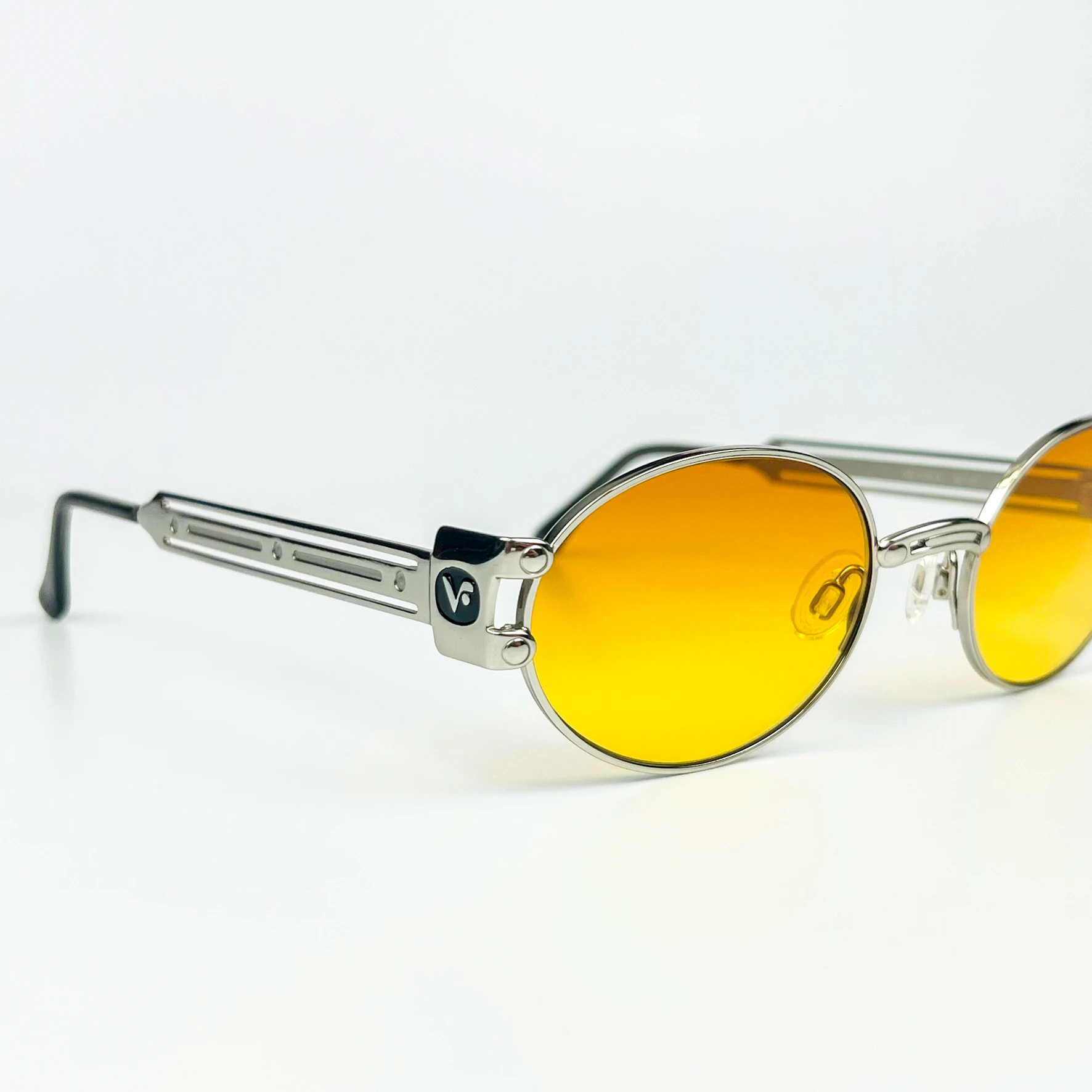 Vintage Güneş Gözlüğü – 90’lar Retro – Gümüş Metal Çerçeve, Turuncu Degrade Cam