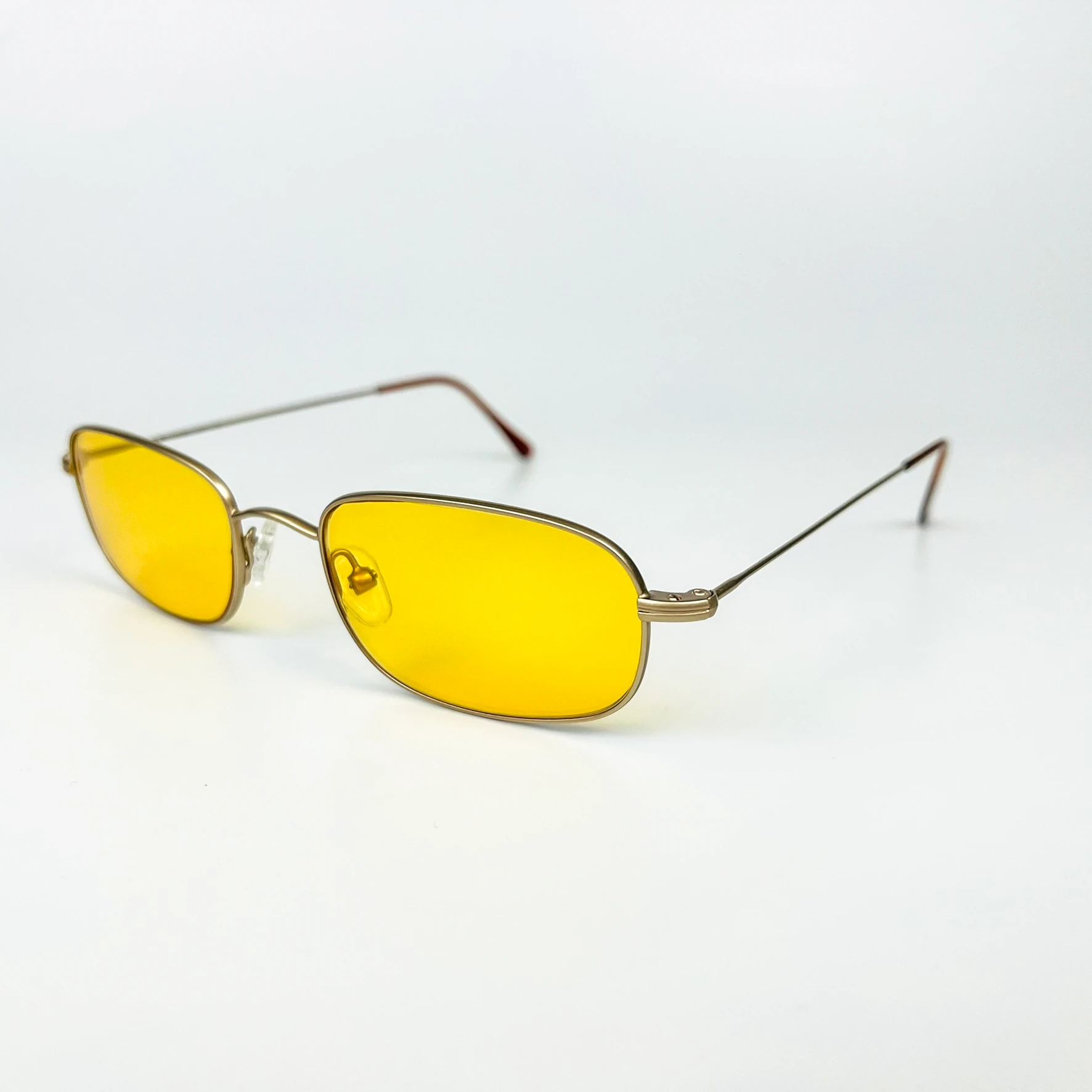 Vintage Güneş Gözlüğü – 90’lar Retro – Gold Metal Çerçeve, Sarı Cam