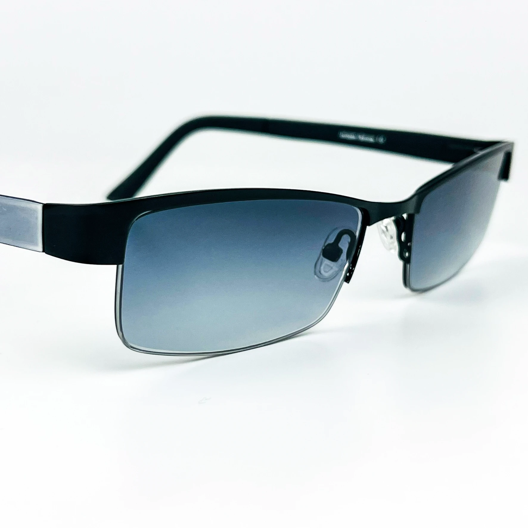 Vintage Güneş Gözlüğü – 2000’ler Retro – Metal Çerçeve, Siyah Degrade Cam