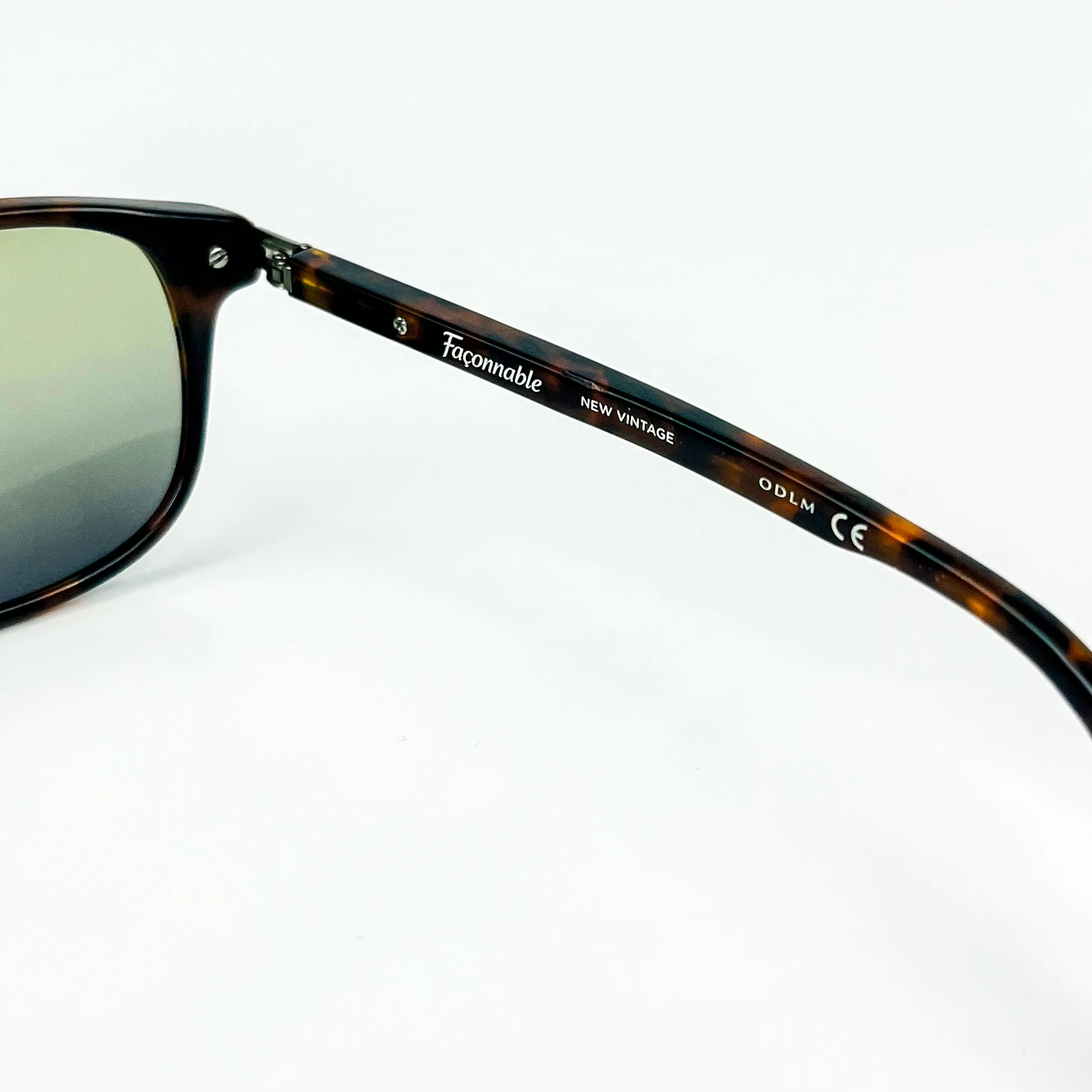Vintage Güneş Gözlüğü – 2000’ler Retro – Kahverengi Kemik Çerçeve, Yeşil Degrade Polarize Cam