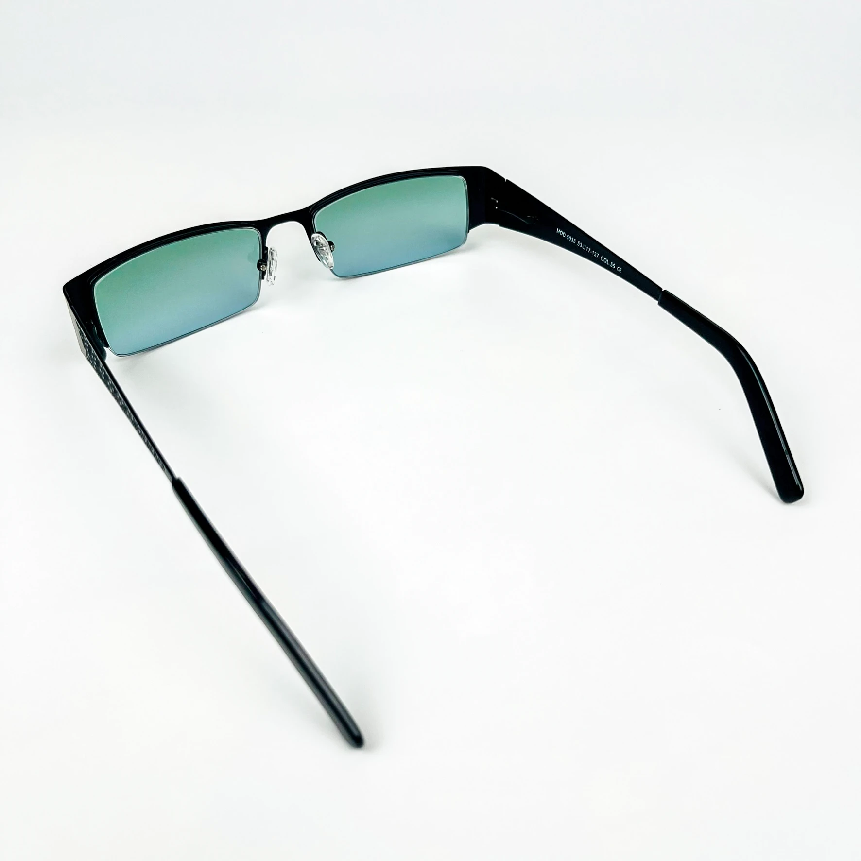 Vintage Güneş Gözlüğü – 2000’ler Retro – Siyah Metal Çerçeve, Turkuaz Cam