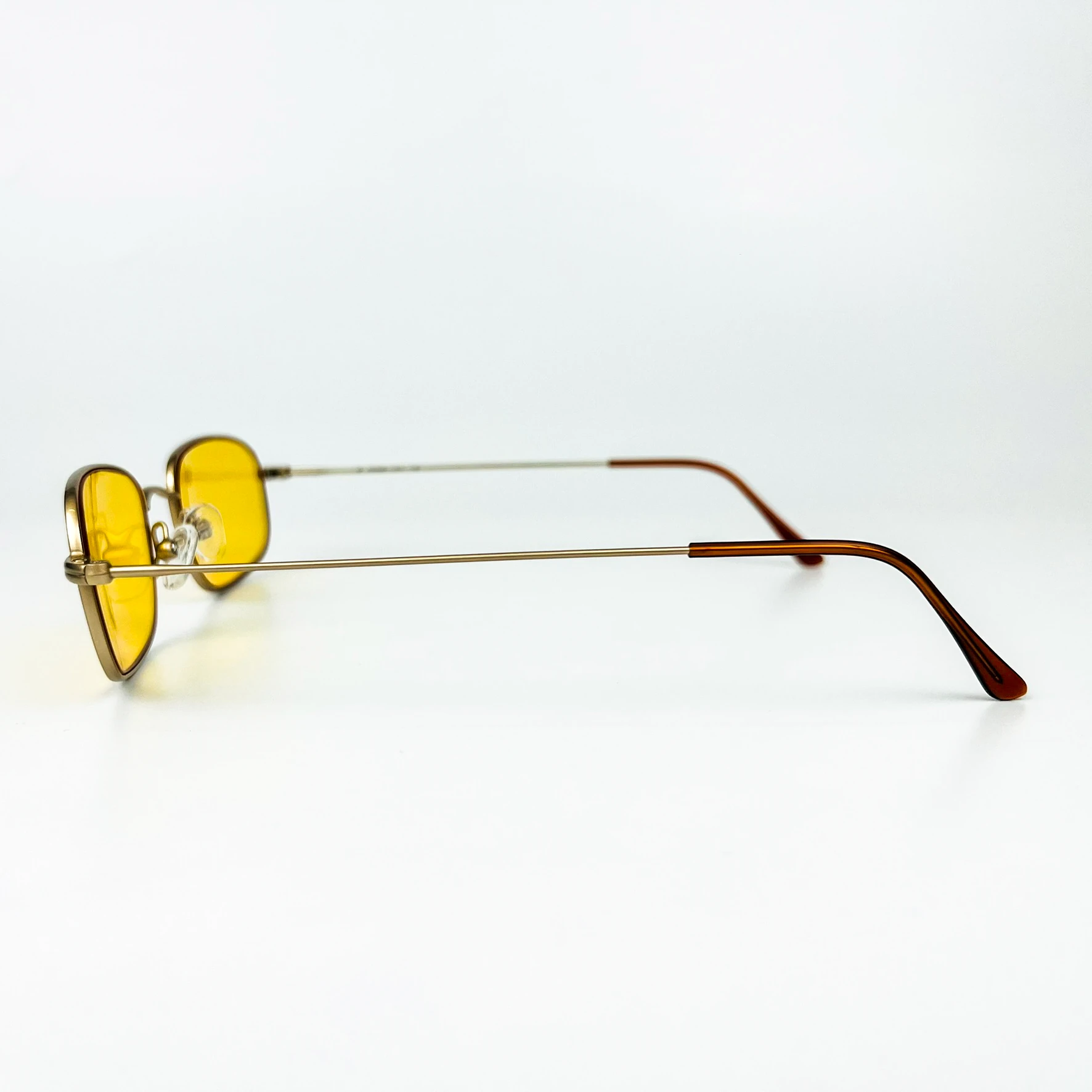 Vintage Güneş Gözlüğü – 90’lar Retro – Gold Metal Çerçeve, Sarı Cam