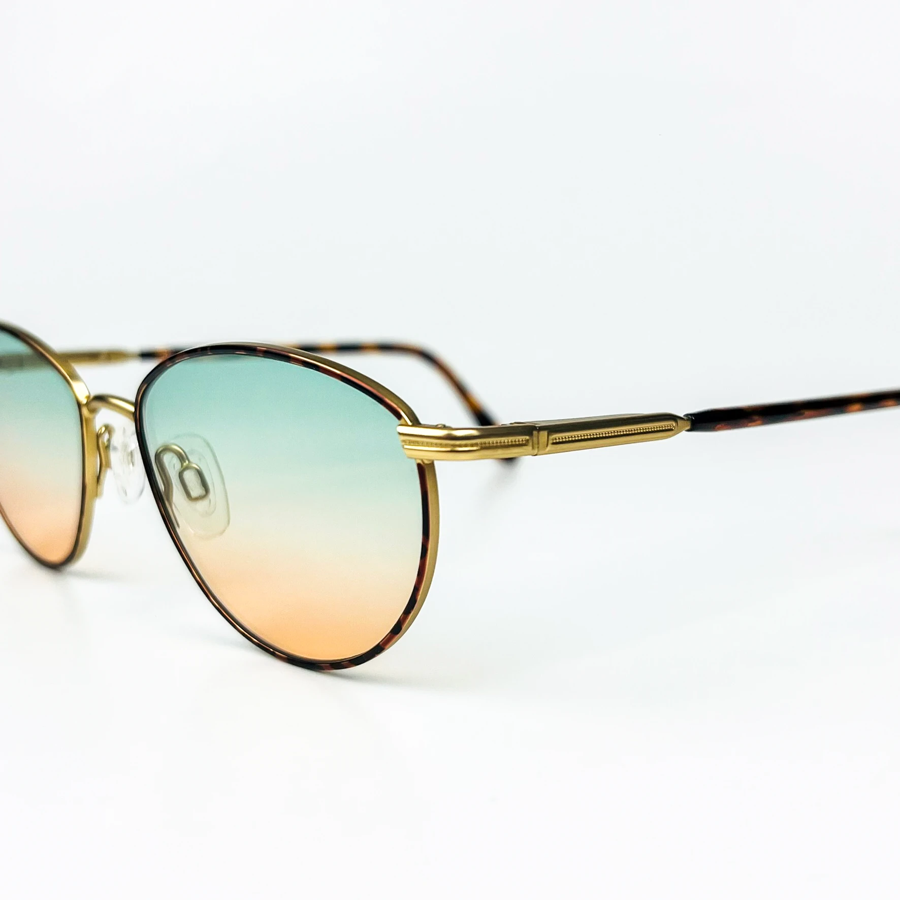 Vintage Güneş Gözlüğü – 90’lar Retro – Gold Metal Çerçeve, Yeşil-Turuncu Degrade Cam