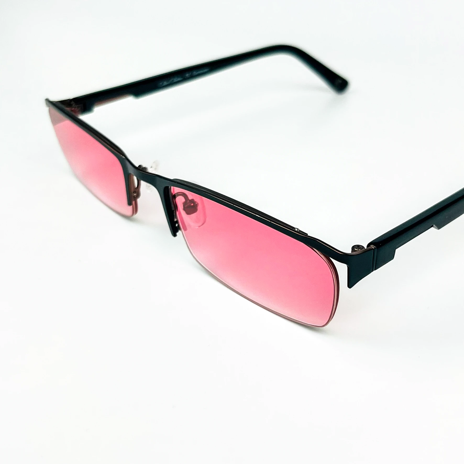 Vintage Güneş Gözlüğü – 2000’ler Retro – Siyah Metal Çerçeve, Pembe Degrade Cam