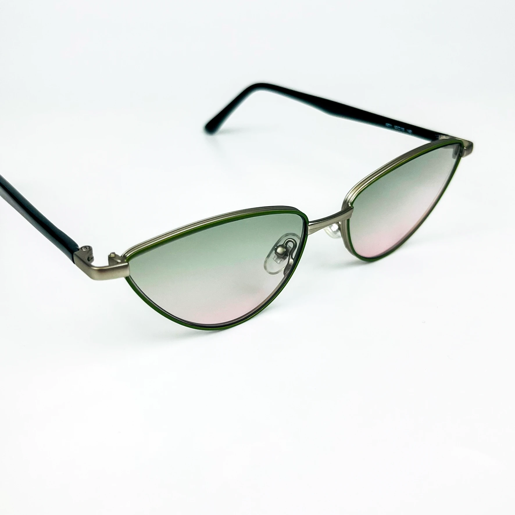 Vintage Güneş Gözlüğü – 2000’ler Retro – Yeşil Metal Çerçeve, Degrade Cam