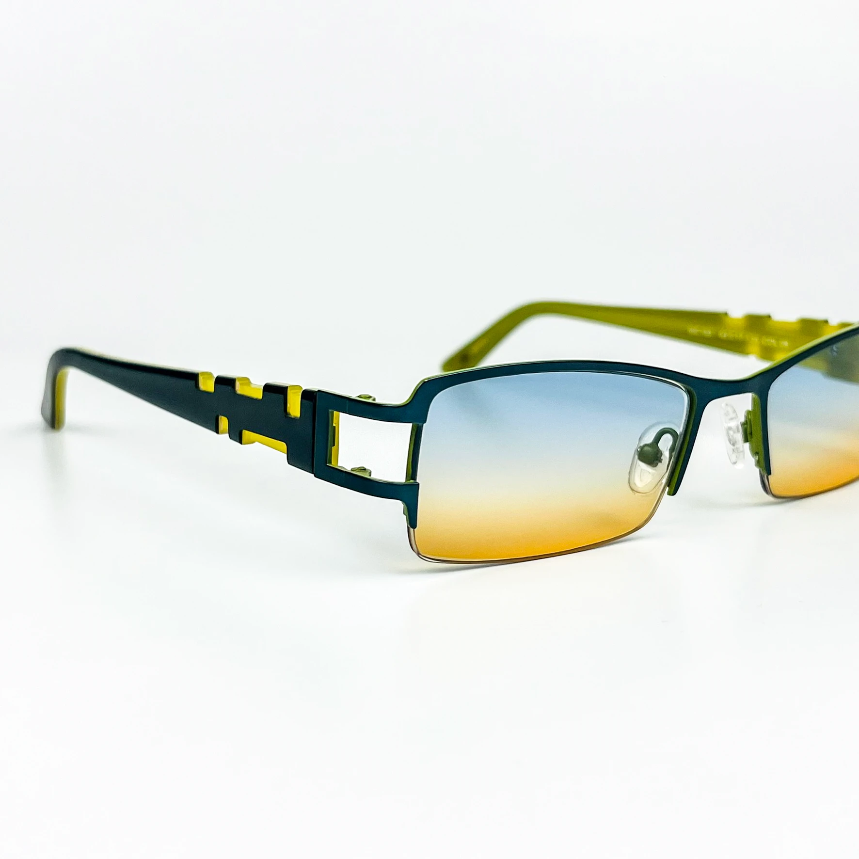 Vintage Güneş Gözlüğü – 2000’ler Retro – Metal Çerçeve, Mavi-Turuncu Degrade Cam
