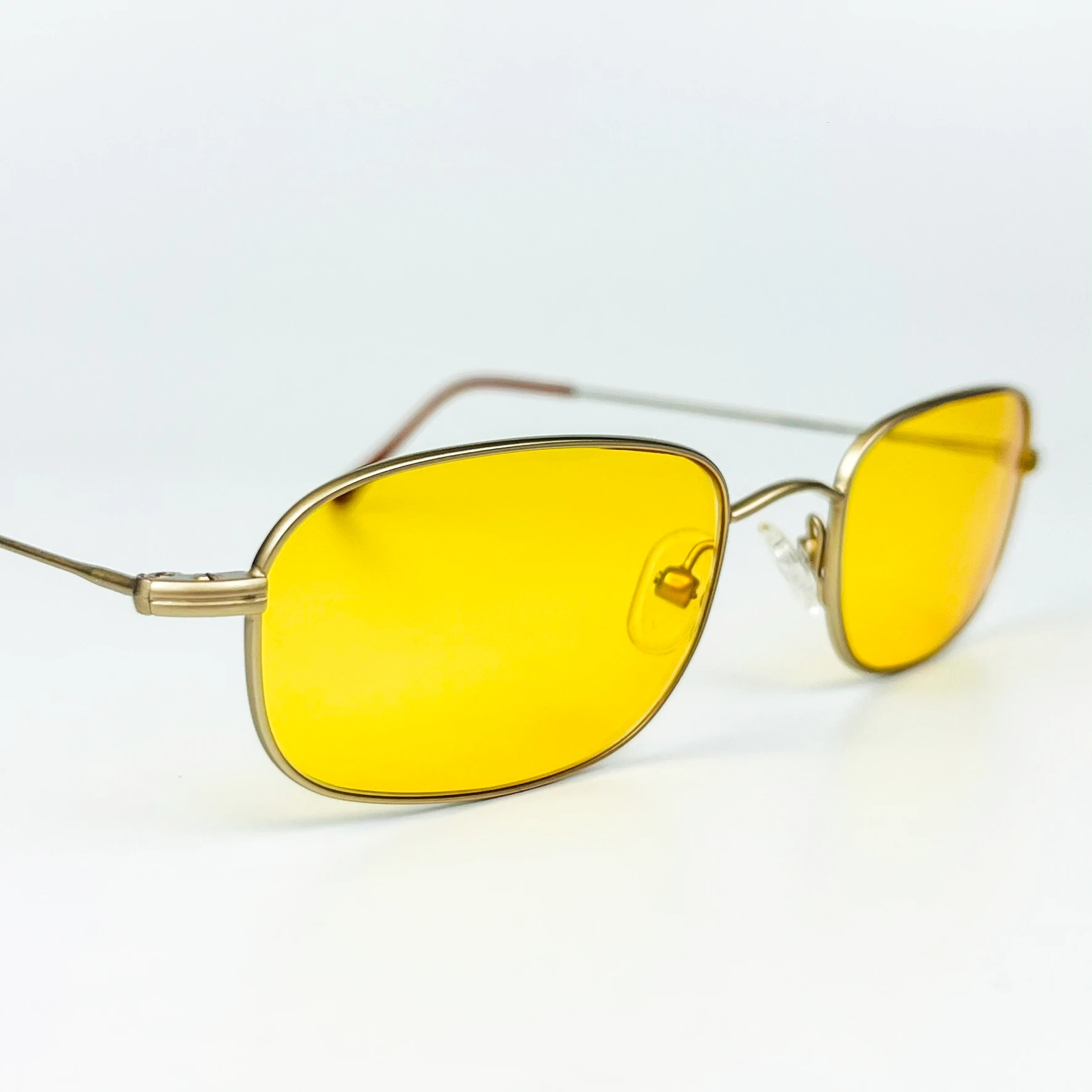 Vintage Güneş Gözlüğü – 90’lar Retro – Gold Metal Çerçeve, Sarı Cam