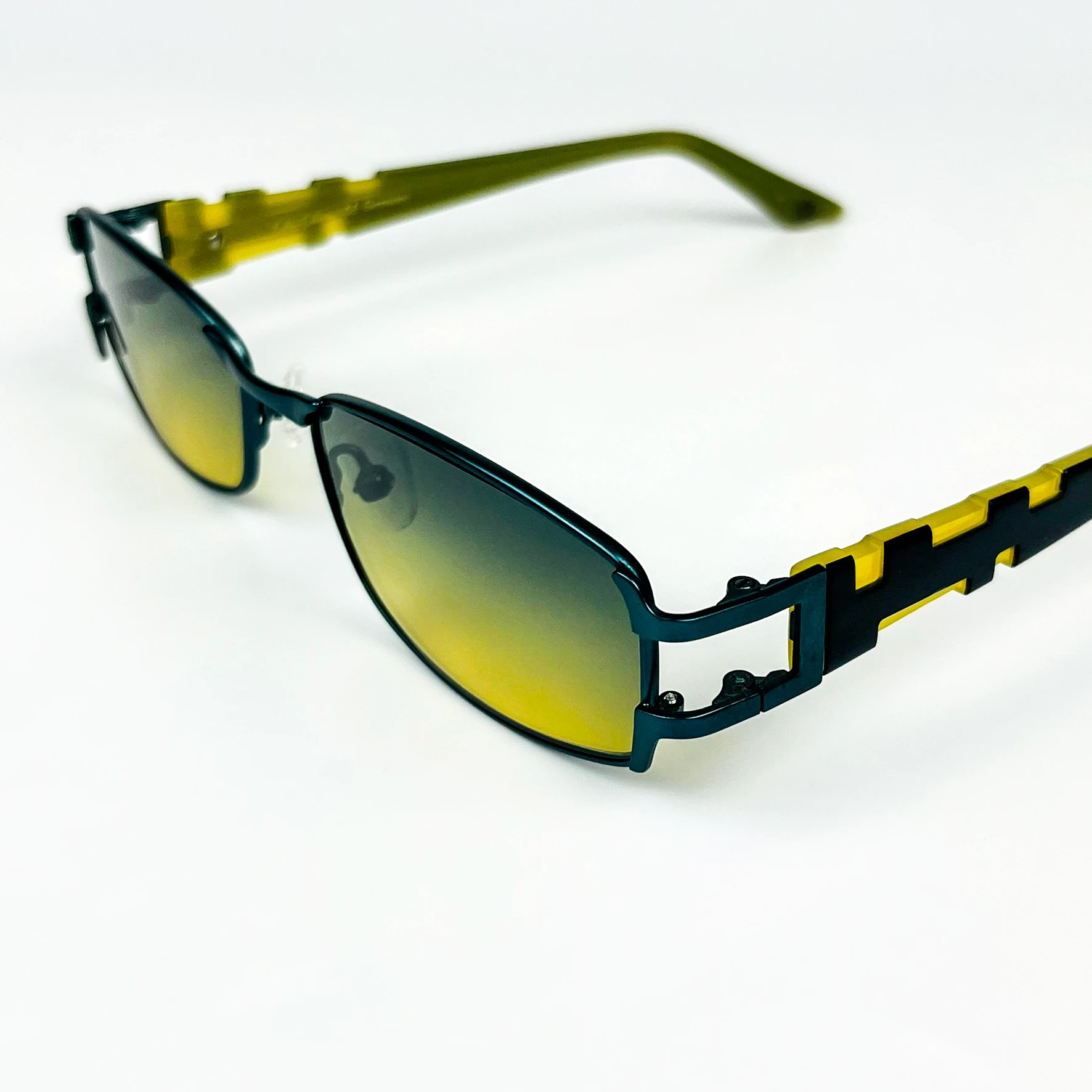 Vintage Güneş Gözlüğü – 2000’ler Retro – Metal Çerçeve, Yeşil Degrade Cam