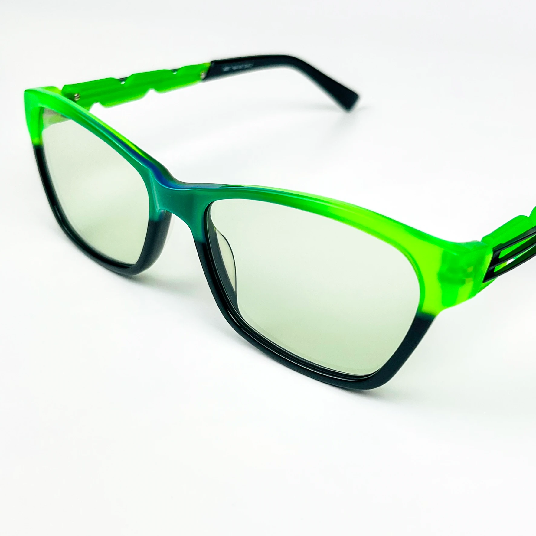 Vintage Güneş Gözlüğü – 2000’ler Retro – Kemik Çerçeve, Açık Yeşil Cam