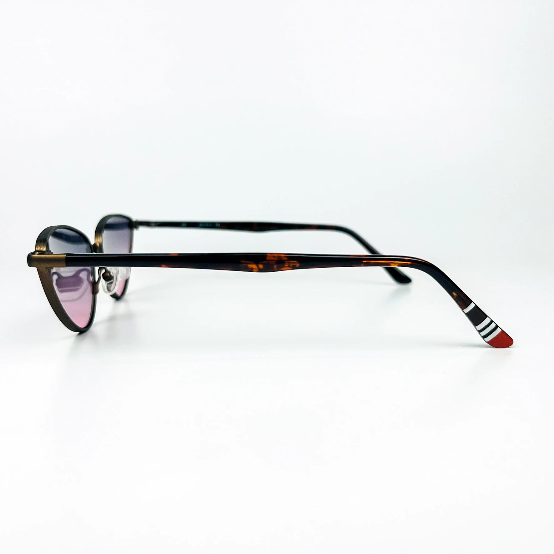 Vintage Güneş Gözlüğü – 2000’ler Retro – Kırmızı Metal Çerçeve, Mor Degrade Cam