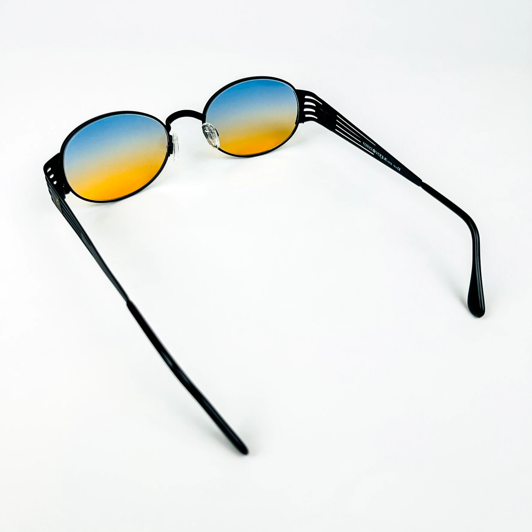 Vintage Güneş Gözlüğü – 90’lar Retro – Siyah Metal Çerçeve, Mavi-Turuncu Degrade Cam