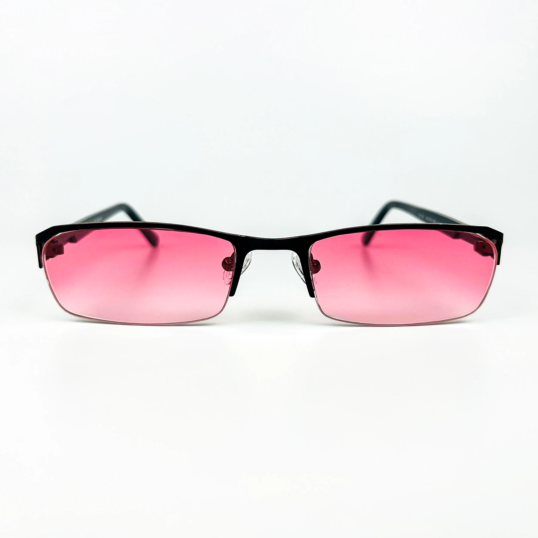 Vintage Güneş Gözlüğü – 2000’ler Retro – Siyah Metal Çerçeve, Pembe Degrade Cam