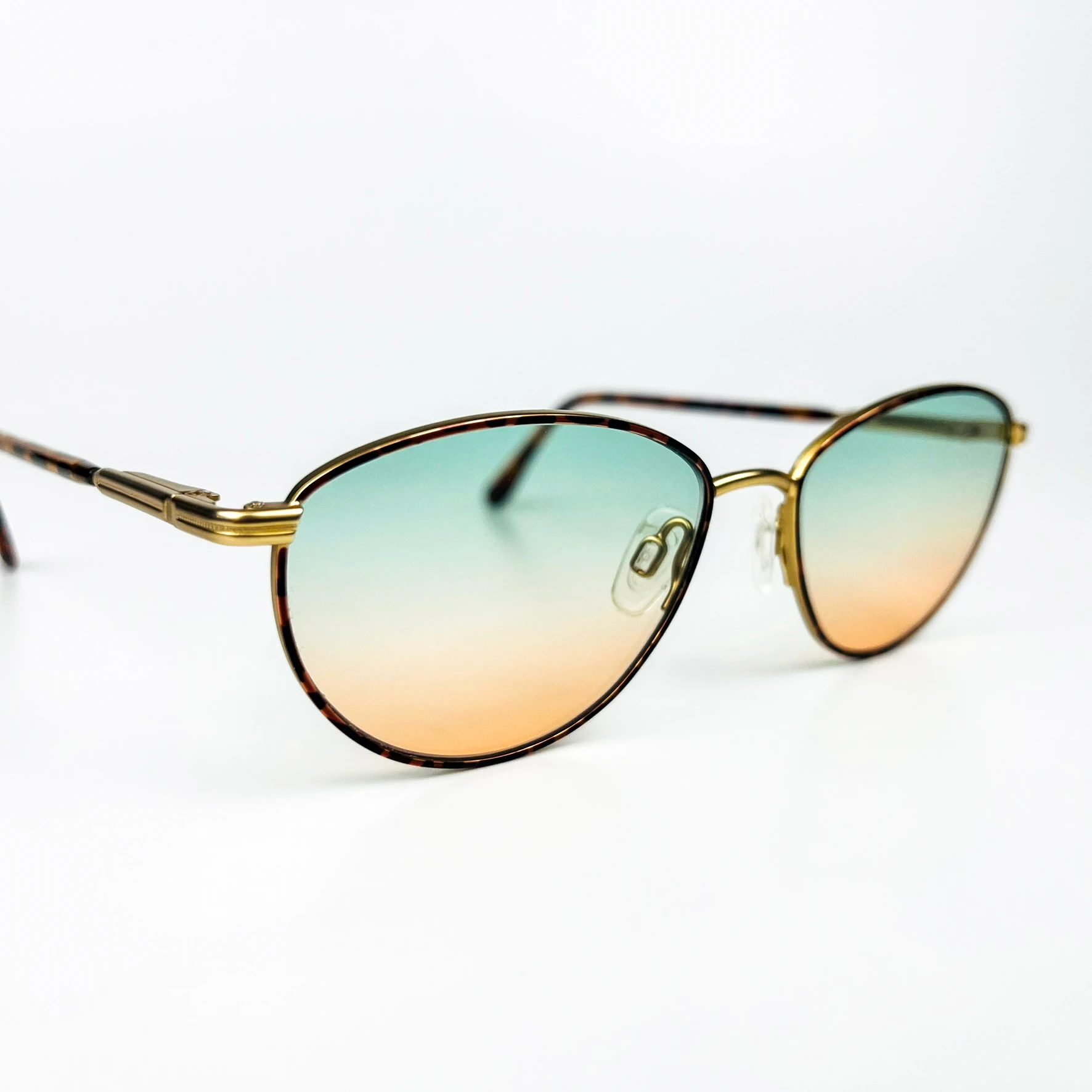 Vintage Güneş Gözlüğü – 90’lar Retro – Gold Metal Çerçeve, Yeşil-Turuncu Degrade Cam