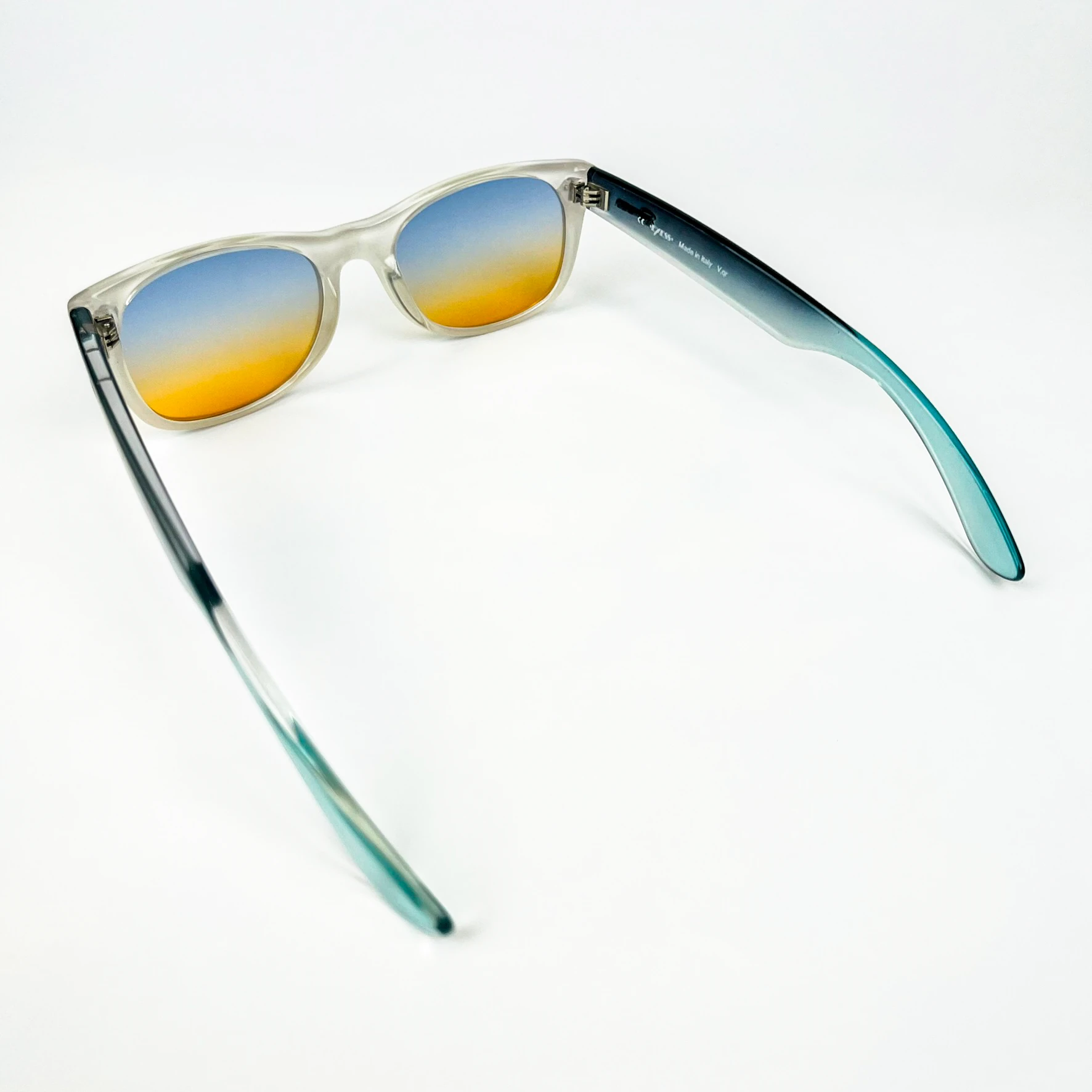 Vintage Güneş Gözlüğü – 2000'ler Retro – Kemik Çerçeve, Mavi-Turuncu Degrade Cam