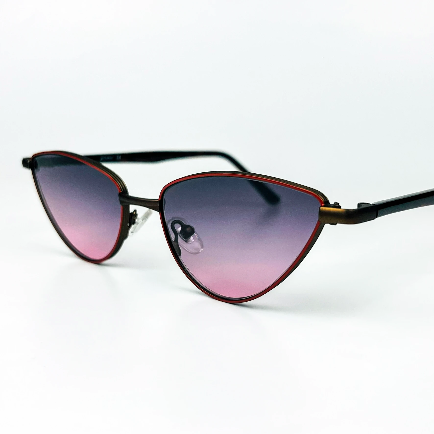 Vintage Güneş Gözlüğü – 2000’ler Retro – Kırmızı Metal Çerçeve, Mor Degrade Cam