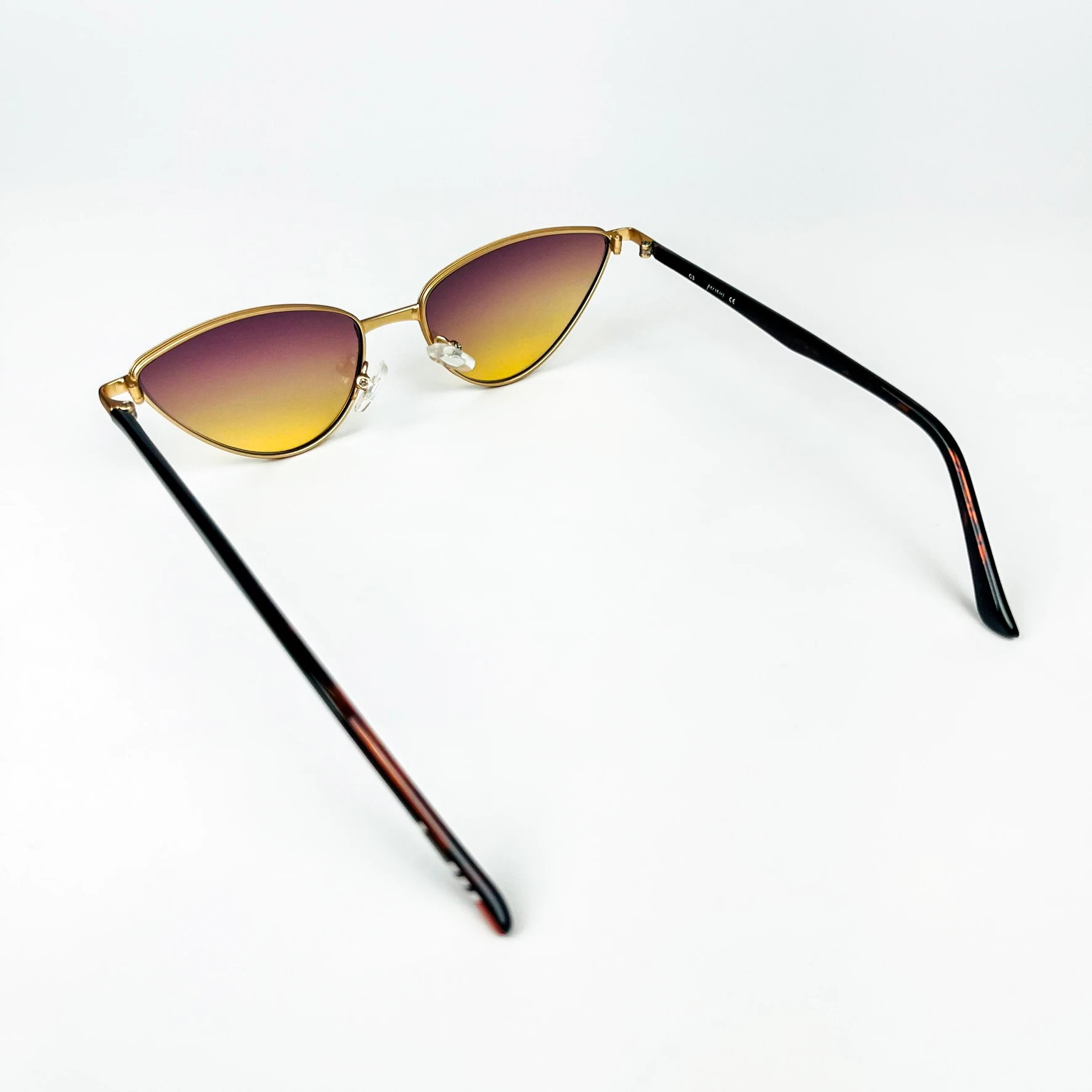 Vintage Güneş Gözlüğü – 2000’ler Retro – Gold Metal Çerçeve, Mor-Sarı Degrade Cam