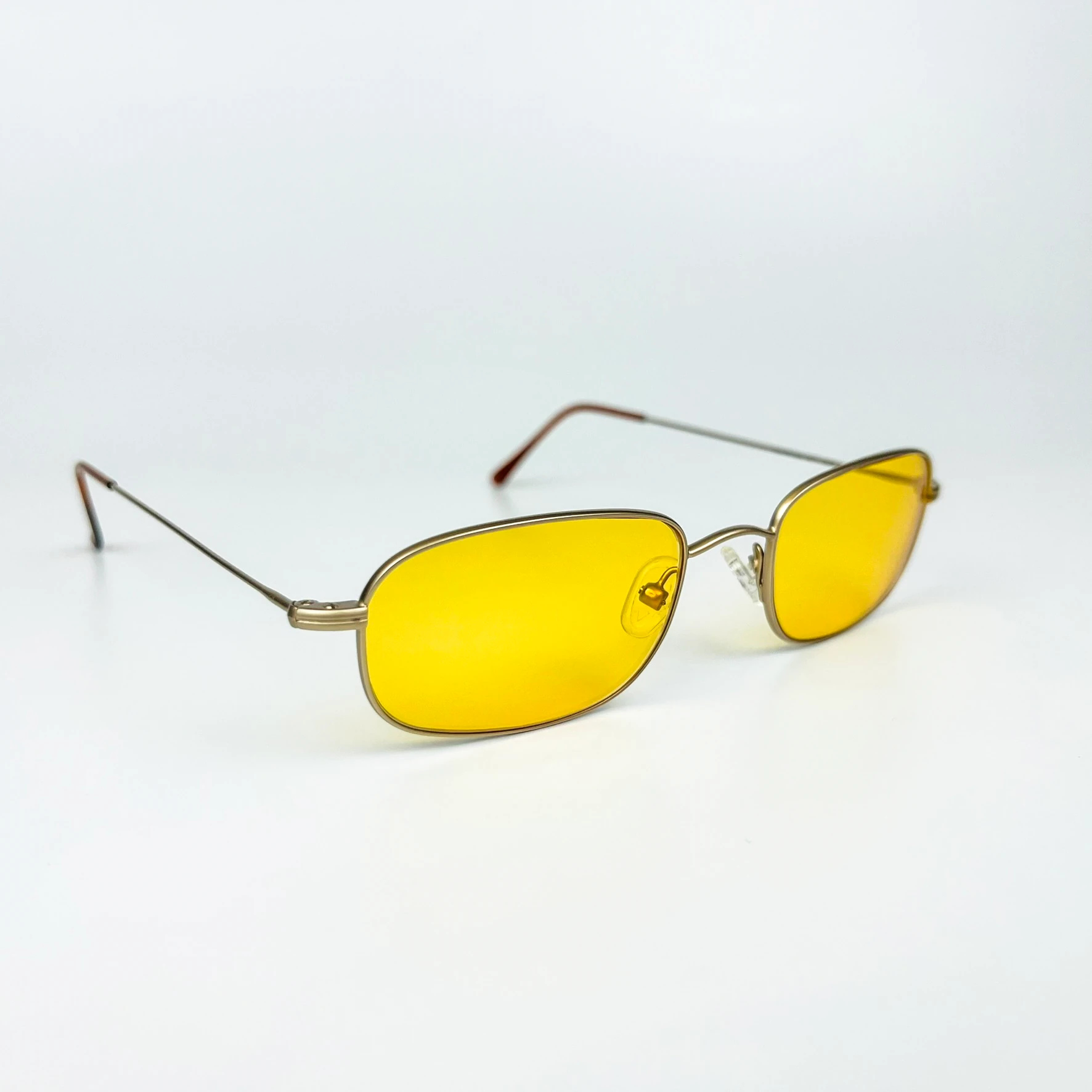 Vintage Güneş Gözlüğü – 90’lar Retro – Gold Metal Çerçeve, Sarı Cam