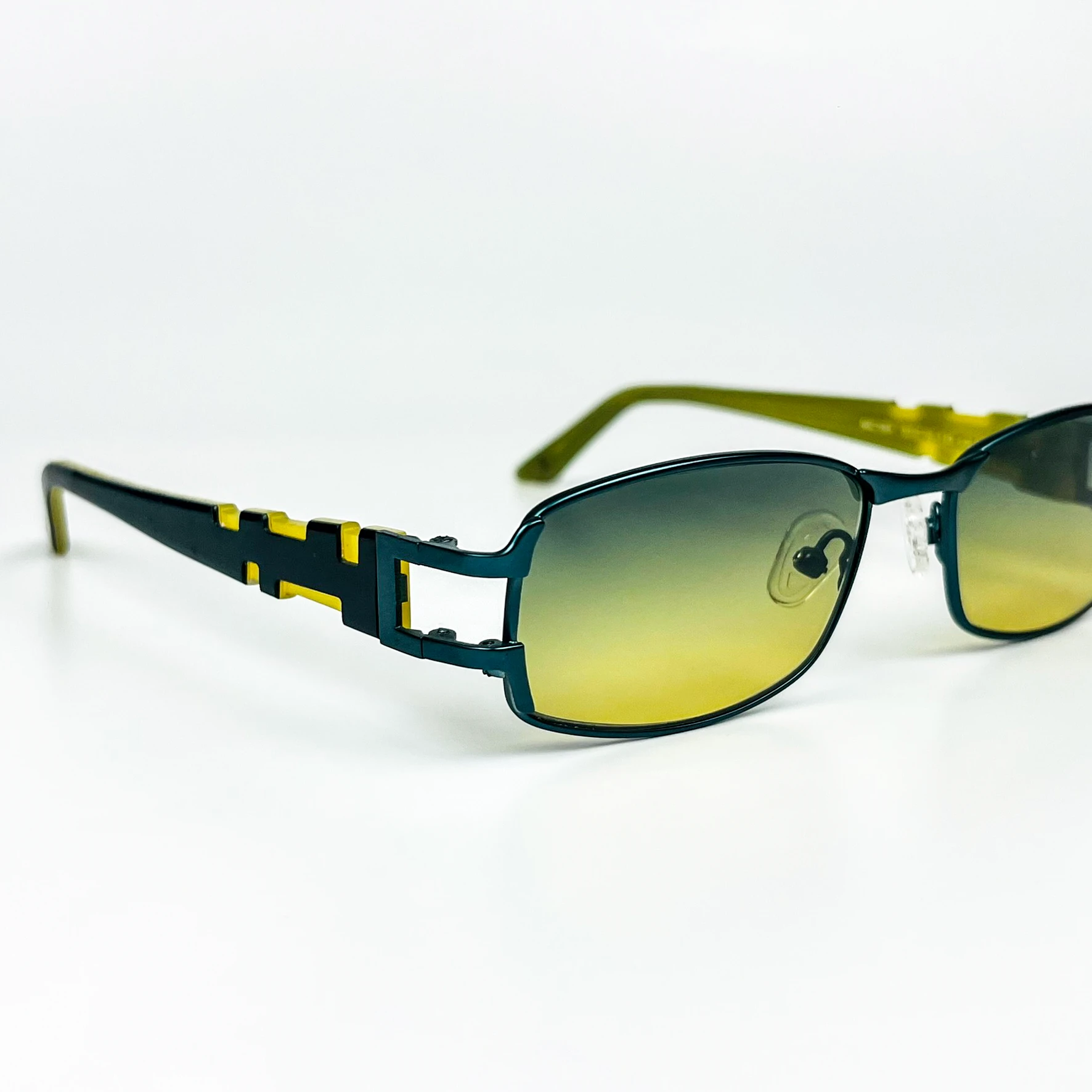 Vintage Güneş Gözlüğü – 2000’ler Retro – Metal Çerçeve, Yeşil Degrade Cam