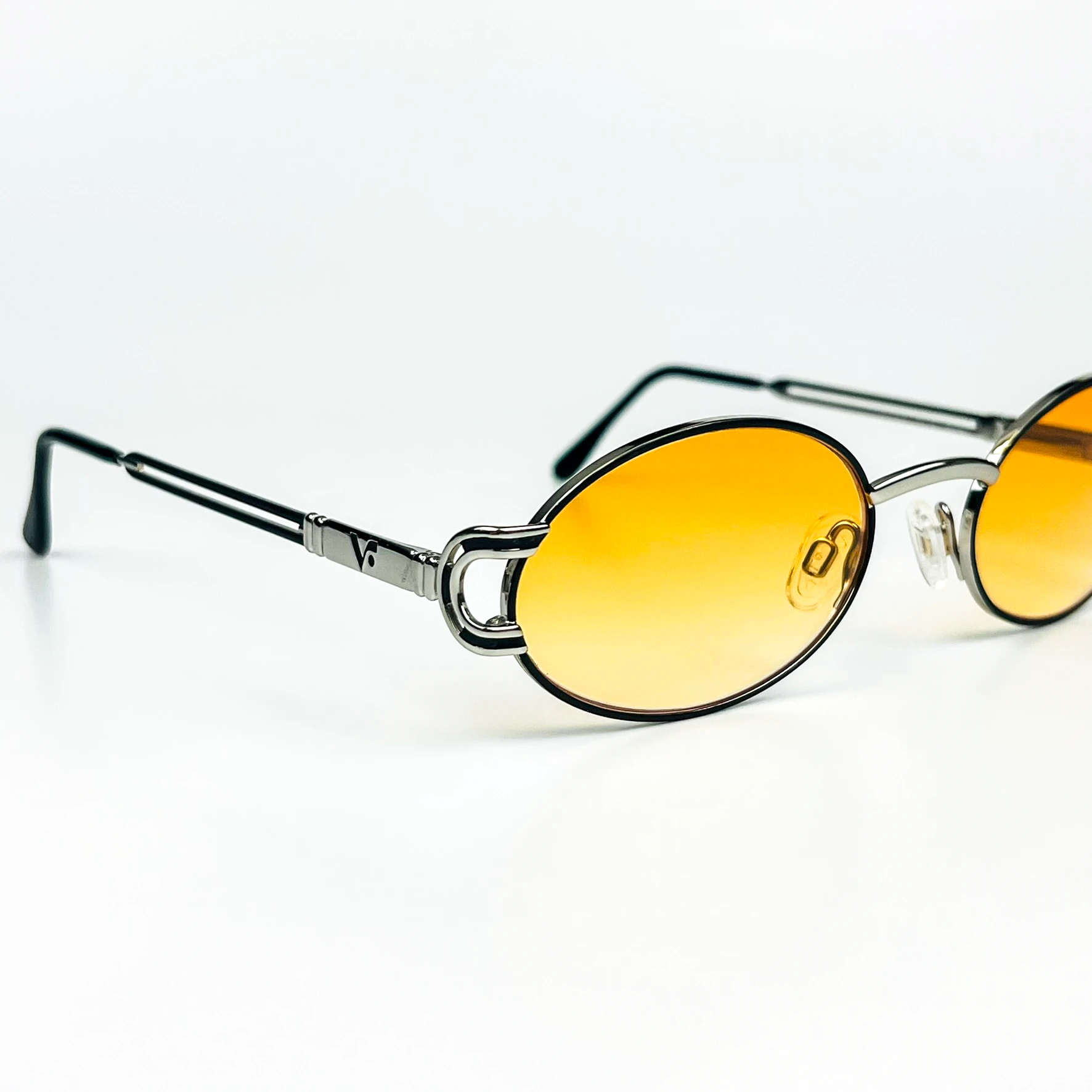 Vintage Güneş Gözlüğü – 90’lar Retro – Gümüş Metal Çerçeve, Turuncu Degrade Cam