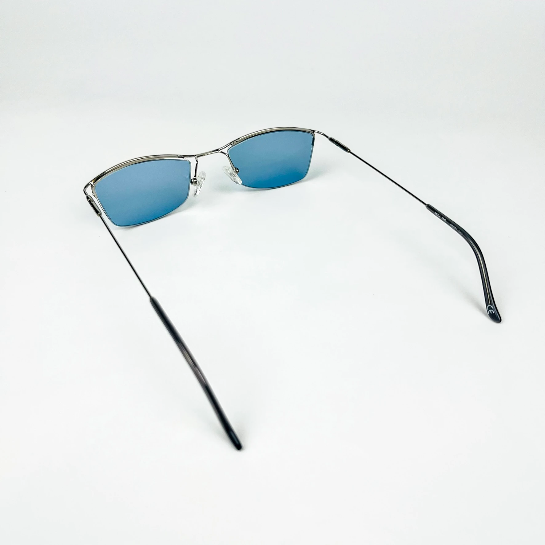 Vintage Güneş Gözlüğü – 90’lar Retro – Gümüş Metal Çerçeve, Mavi Cam