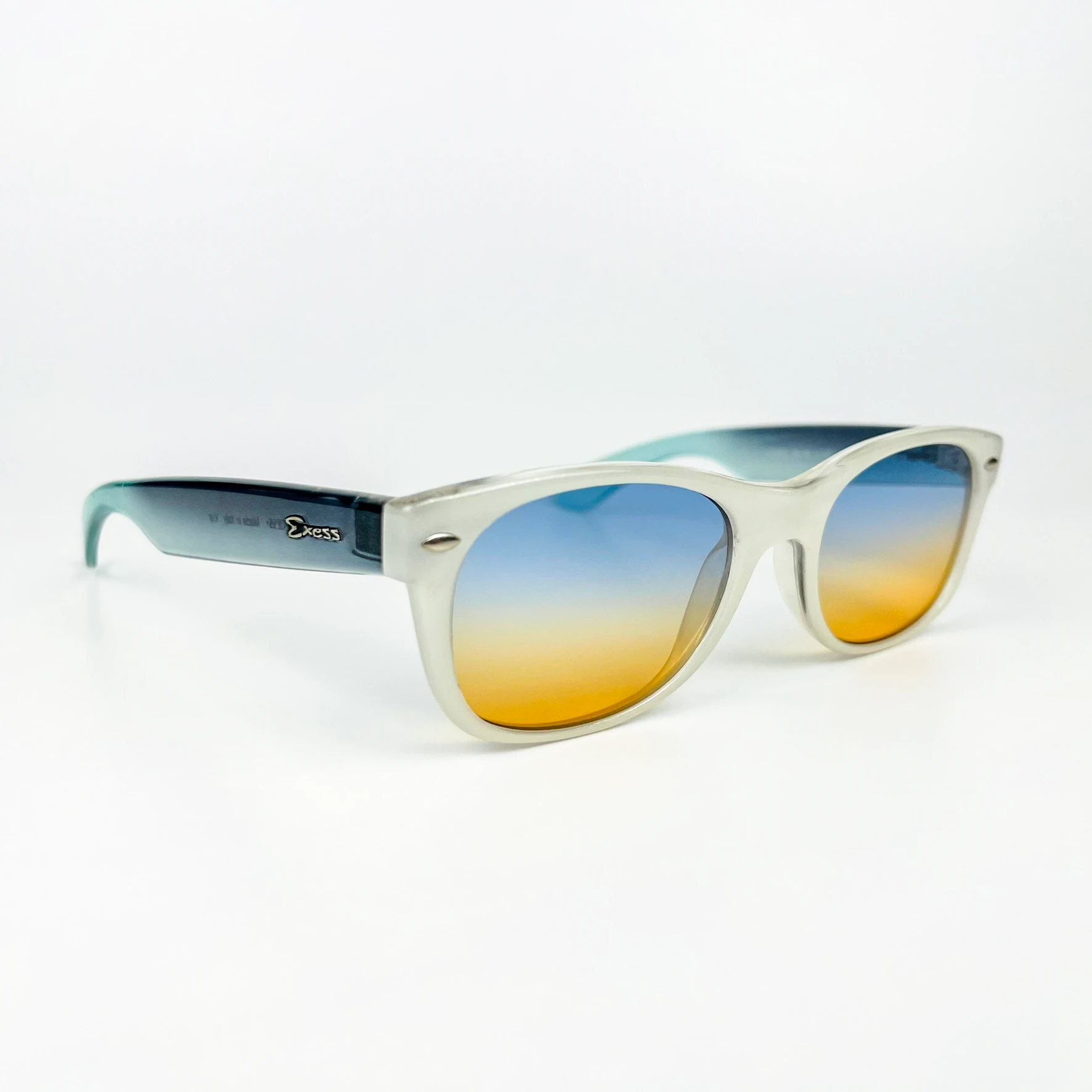 Vintage Güneş Gözlüğü – 2000'ler Retro – Kemik Çerçeve, Mavi-Turuncu Degrade Cam