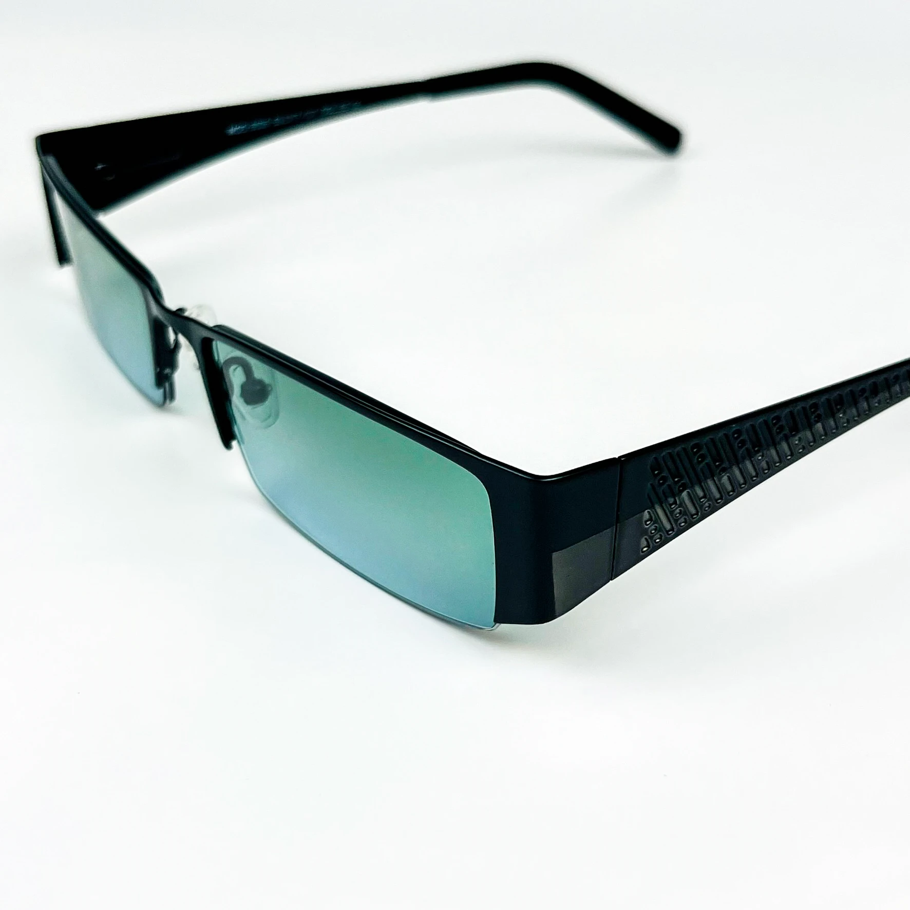 Vintage Güneş Gözlüğü – 2000’ler Retro – Siyah Metal Çerçeve, Turkuaz Cam