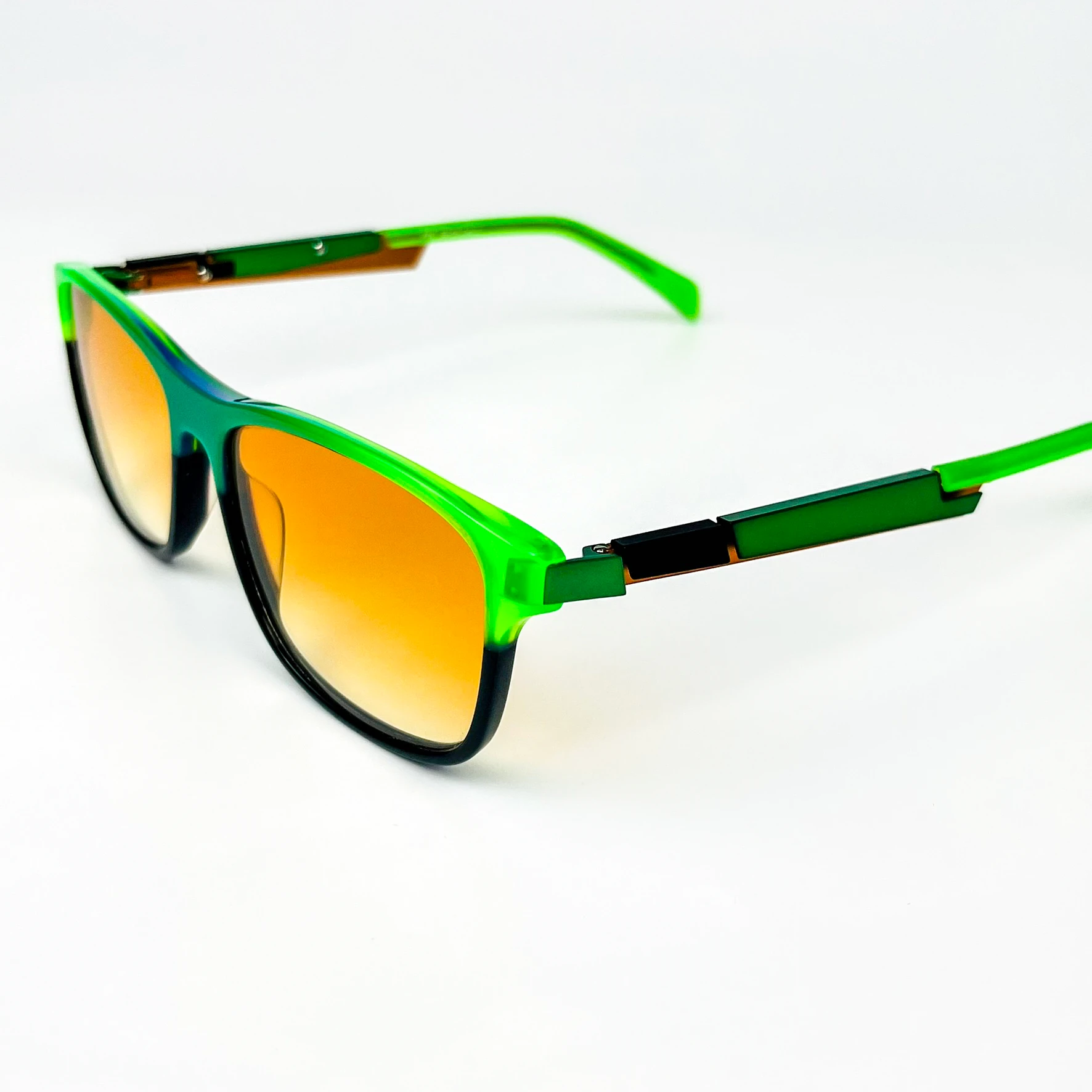 Vintage Güneş Gözlüğü – 2000’ler Retro – Yeşil Kemik Çerçeve, Turuncu Degrade Cam