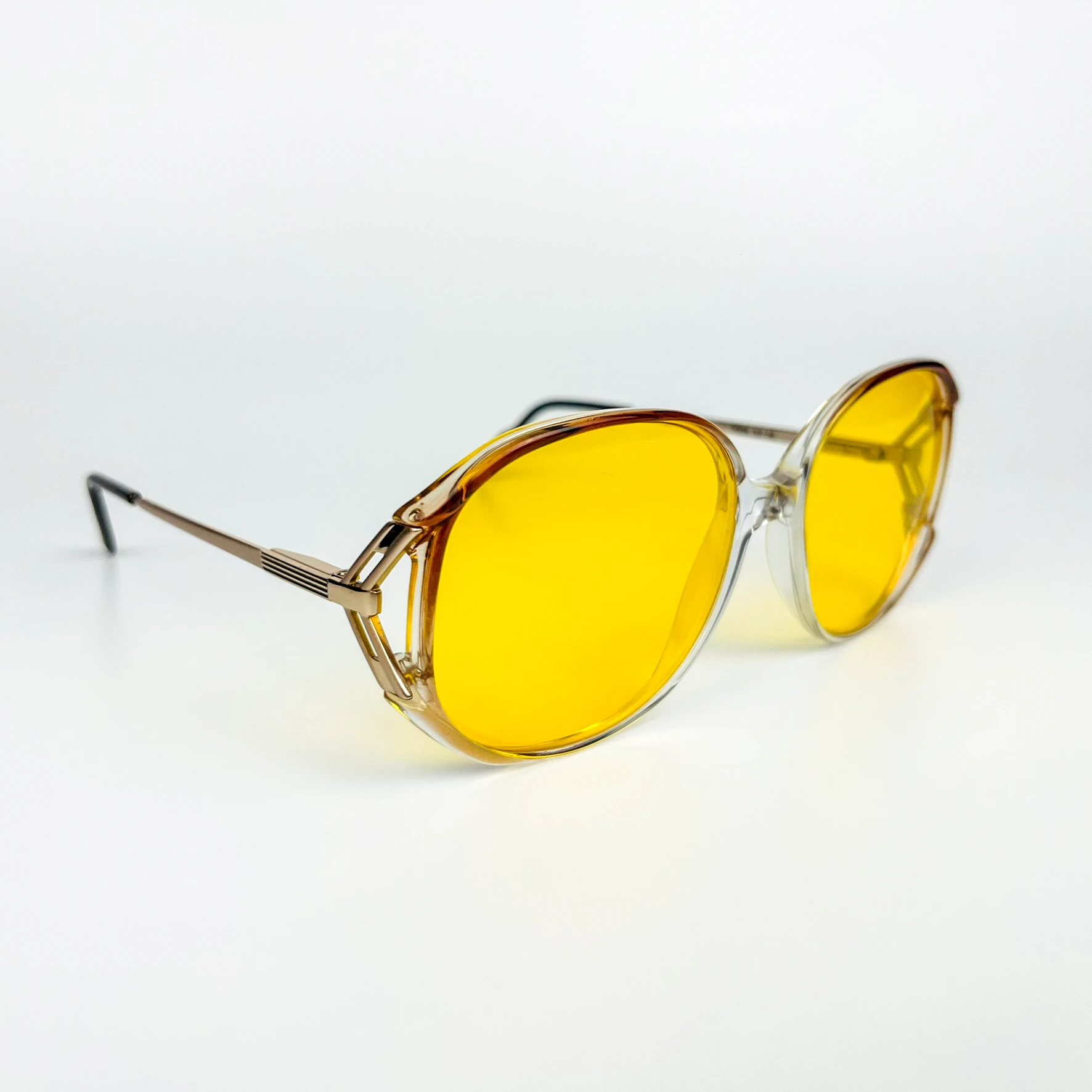 Vintage Güneş Gözlüğü – 70’ler Retro Şeffaf Kahverengi Kemik Çerçeve & Sarı Polarize Camlı Gözlük OSV713