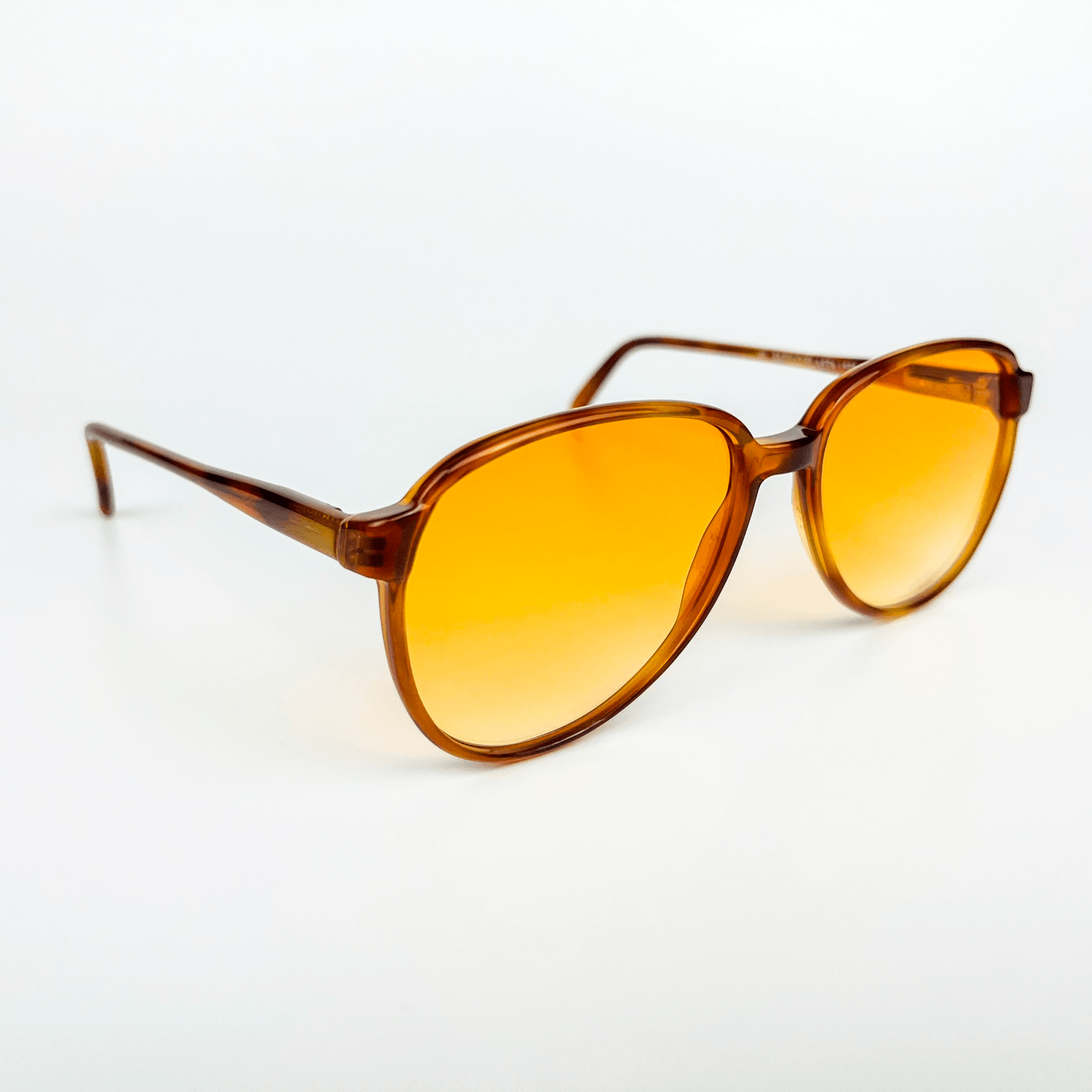 Vintage Güneş Gözlüğü – 70’ler Retro Kahverengi Kemik Çerçeve & Turuncu Degrade Cam OSV719
