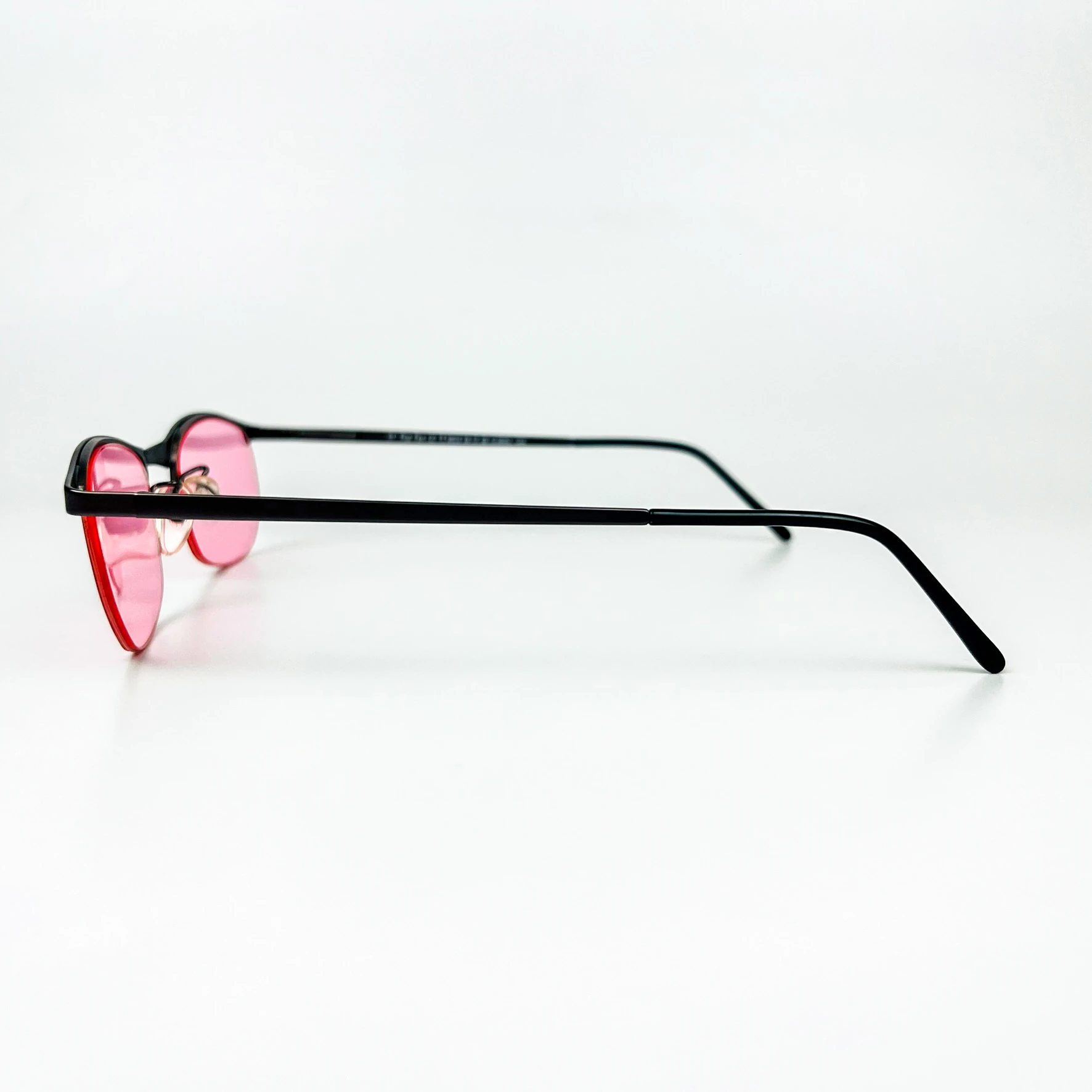 Vintage Güneş Gözlüğü – 90’lar Retro – Mor Metal Çerçeve, Pembe Cam