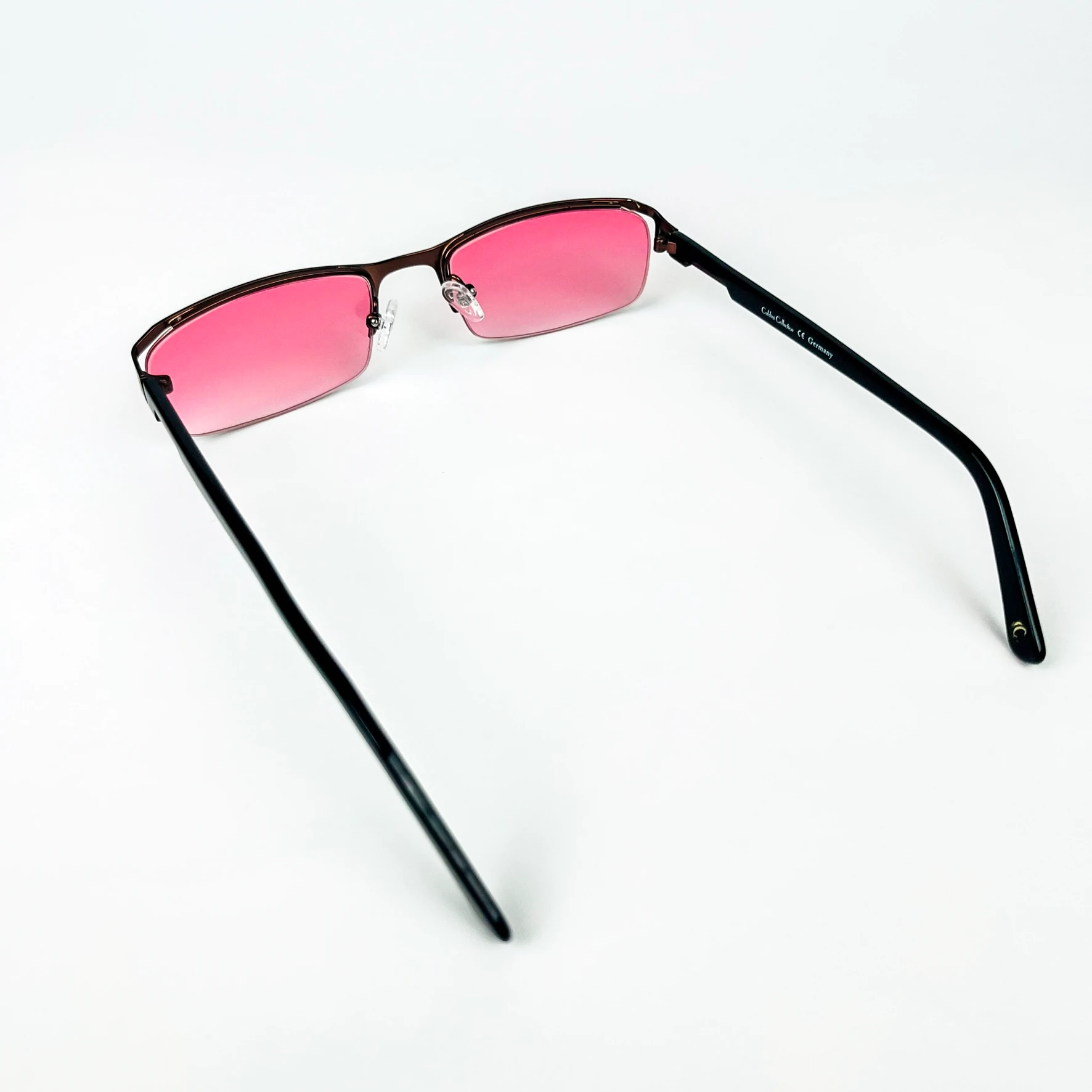 Vintage Güneş Gözlüğü – 2000’ler Retro – Siyah Metal Çerçeve, Pembe Degrade Cam